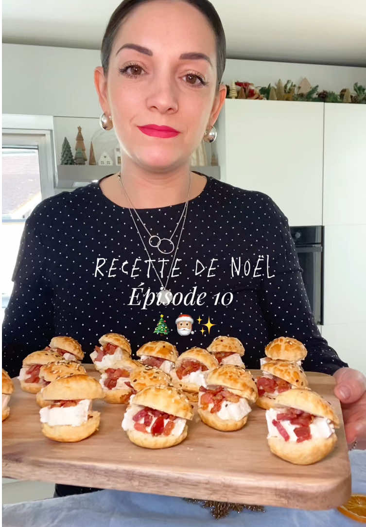 Recette de Noël, épisode 10 🎄🎅🏼✨ Encore une recette de petits feuilletés, j’aime beaucoup ça pour les apéros, c’est simple à faire et ça passe toujours bien ☺️ Cette version chèvre/lardons est vraiment trop bonne je l’adore!  - 1 pâte feuilletée  - 1 bûche de chèvre  - 150g de lardons  - 1 œuf pour la dorure  - graines de sésame  #apero #aperitif #aperodinatoire #aperitifdinatoire #aperodenoel #recette #recettenoel #recettedenoel #noel #christmas #christmasrecipes #entreedenoel #repasdenoel #repasnoel2024 #feuilleté #feuilletés #chevre #chevrelardons #feuilleteschevre