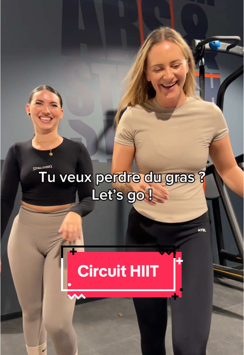 Avec qui vas-tu faire ce circuit ?? Mes programmes sont disponibles sur mon site internet (lien en bio). Transforme-toi avec moi en suivant ma méthode d’entraînement 💗 @m.quartz  #pertedegras #HIIT #regime #pertedepoids #ventreplat #motivation #gymsis #GymTok #FitTok 