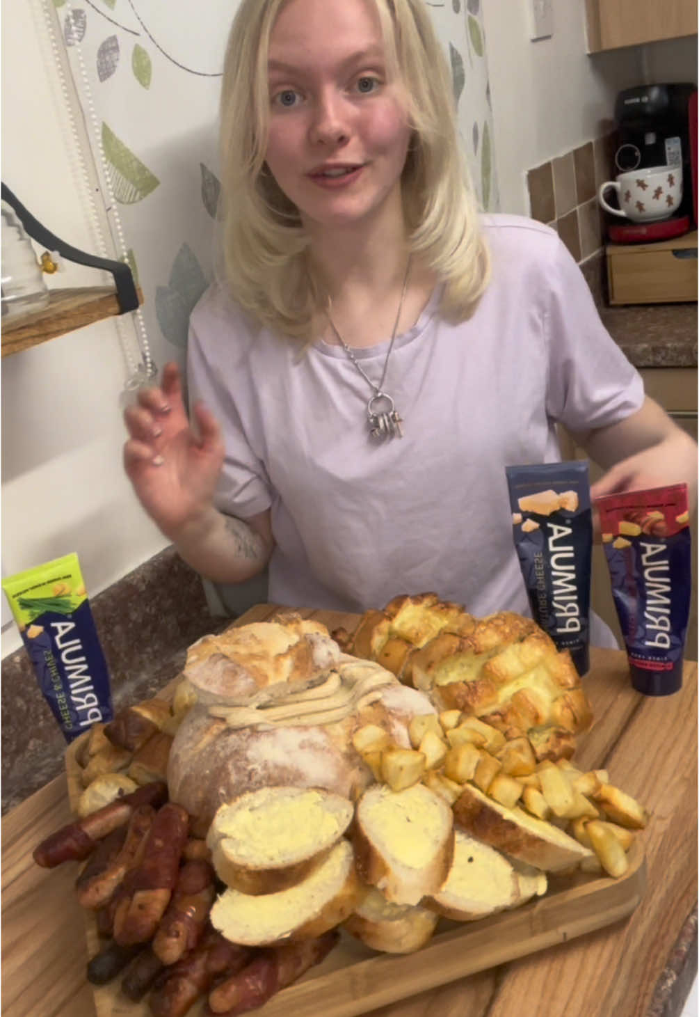 Cook with me! @Primula Cheese gift. #cookwithme #cookwithmeg #dinner #primula #cheese #piginblankets #cheesesauce #sausagerolls #chichen #garlicbread #mealideas #potatoes #DinnerIdeas #thankyou #fyp 