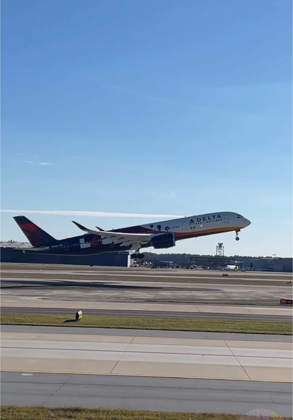 L🔺28 lifting off from Atlanta… | #Delta #DeltaAirlines #Airbus #AirbusA350 #A350 #A350900 #A359 #ATLAirport #HJAIA #AtlantaAirport #Aviation #Aircraft #Planespotting #Planespotter #Tiktok #FYP #ForYouPage #ForYou 