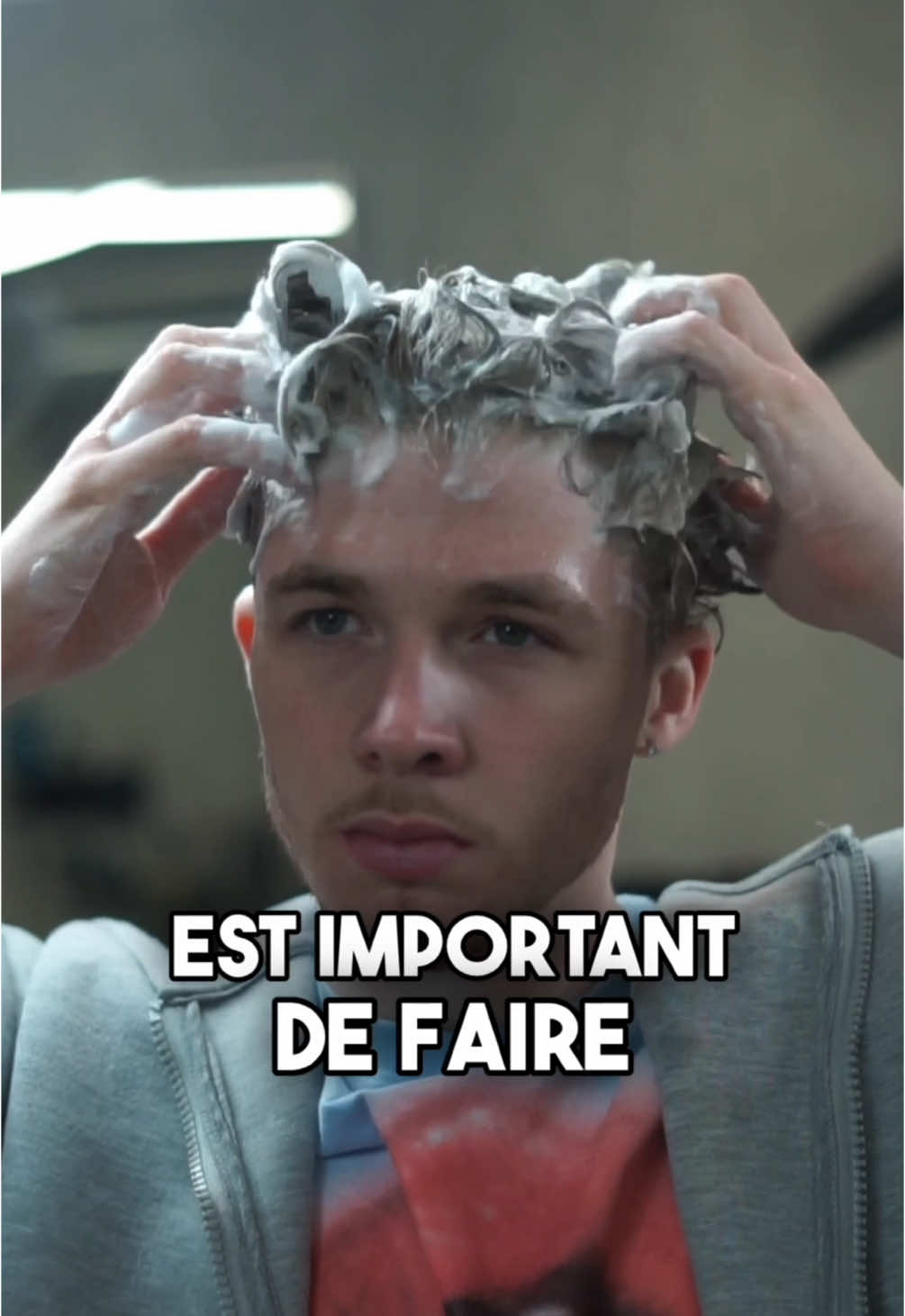 La routine shampooing parfaite 🧼😶‍🌫️ Quel problème as-tu quand tu vas te couper les cheveux ? Dit-moi en commentaire ⬇️ #mensgrooming #barber #shampoo #haircareroutine #HairCareTips #mensstyle #grooming 