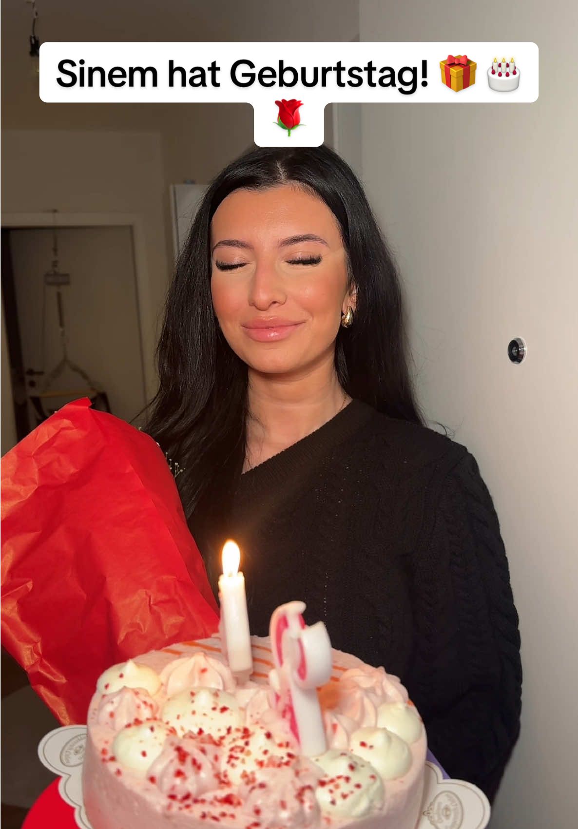 Happy Birthday my Wifeeyy🌹❤️🎂  Manchmal muss man auch mal liebevoll sein, um die ehe lebendig  zu halten.. ❤️🫶🏻 @𝐒𝐢𝐧𝐞𝐦🤎  #birthday #wifey #gift #geschenk #fypシ゚ #viral #fyp #foryou #trend #couplecontent #couplecomdey #couple #fy #xybca #bayramsinem #foryoupage #fürdichpage #fürdich 