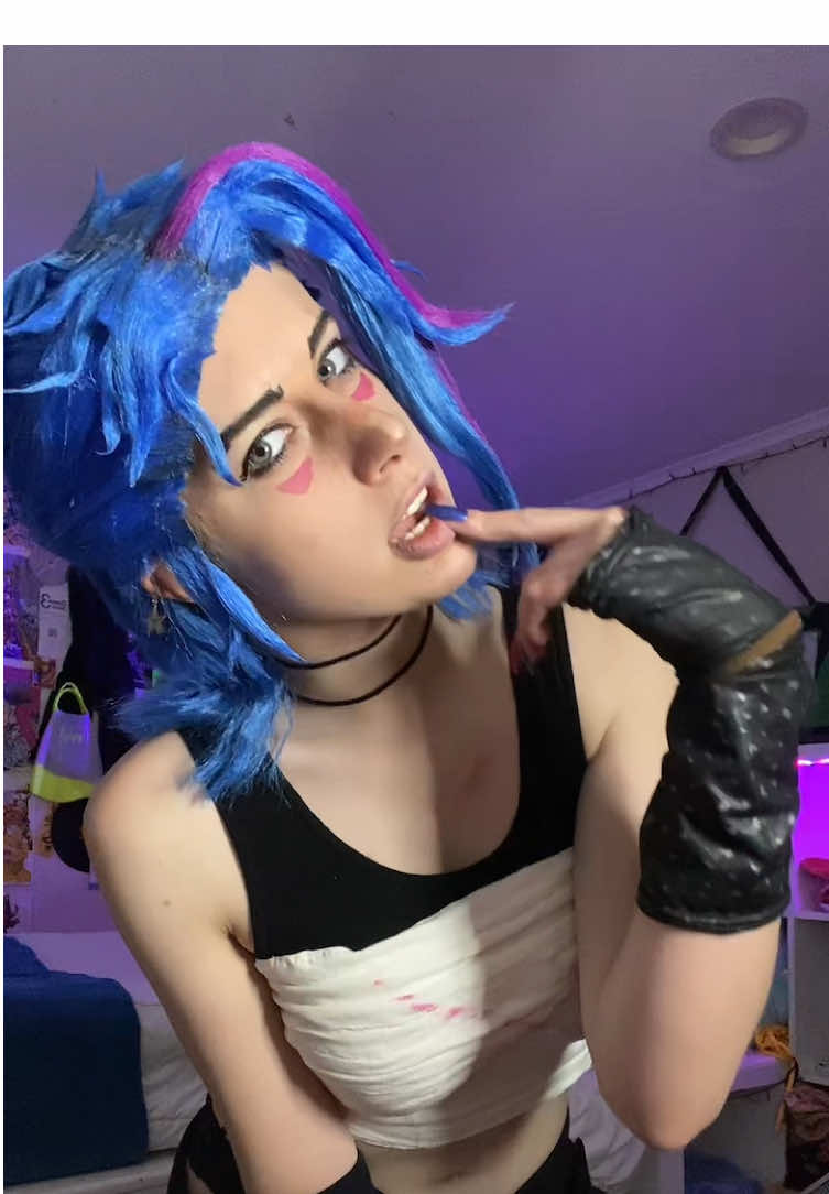 Grahhhhh fire volunteer alarms waking me up #cosplay #arcane #jinx #arcanecosplay #jinxcosplay #fypシ゚ 