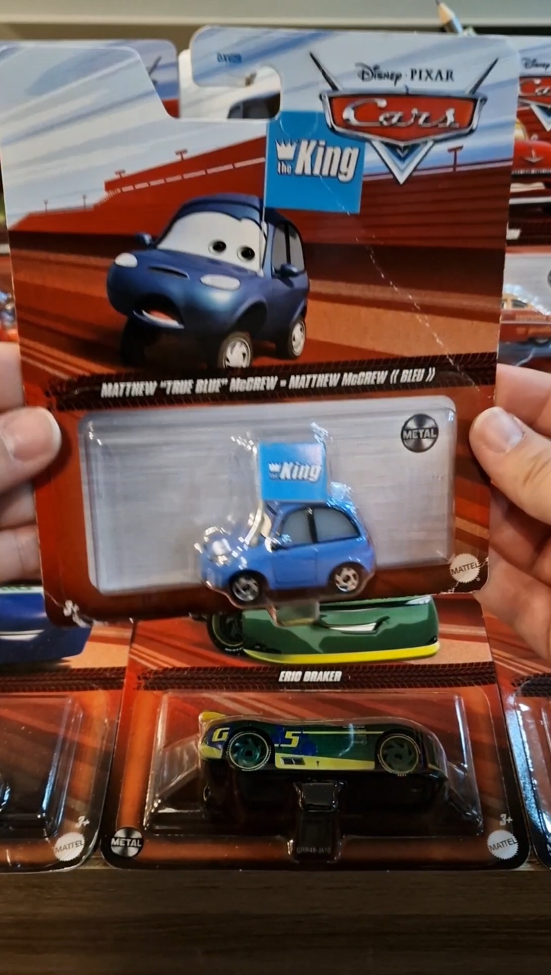 King Supporter 👑 #voitures #disneycars #disney #pixarcars #pixar #lightningmcqueen #mattel #disneypixar #diesel #disneypixarcars #radiatorsprings #collectiondisneycars #disneycarsdiecast #mater #carstoons #disneyland #mcqueen #pistoncup #dieselcollection #disneytoys #carsontheroad #kachow #worldofcars #diecastphotography #picoftheday #carsmovie #pixardiecast #instafollow #hotwheels #dinoco #king 