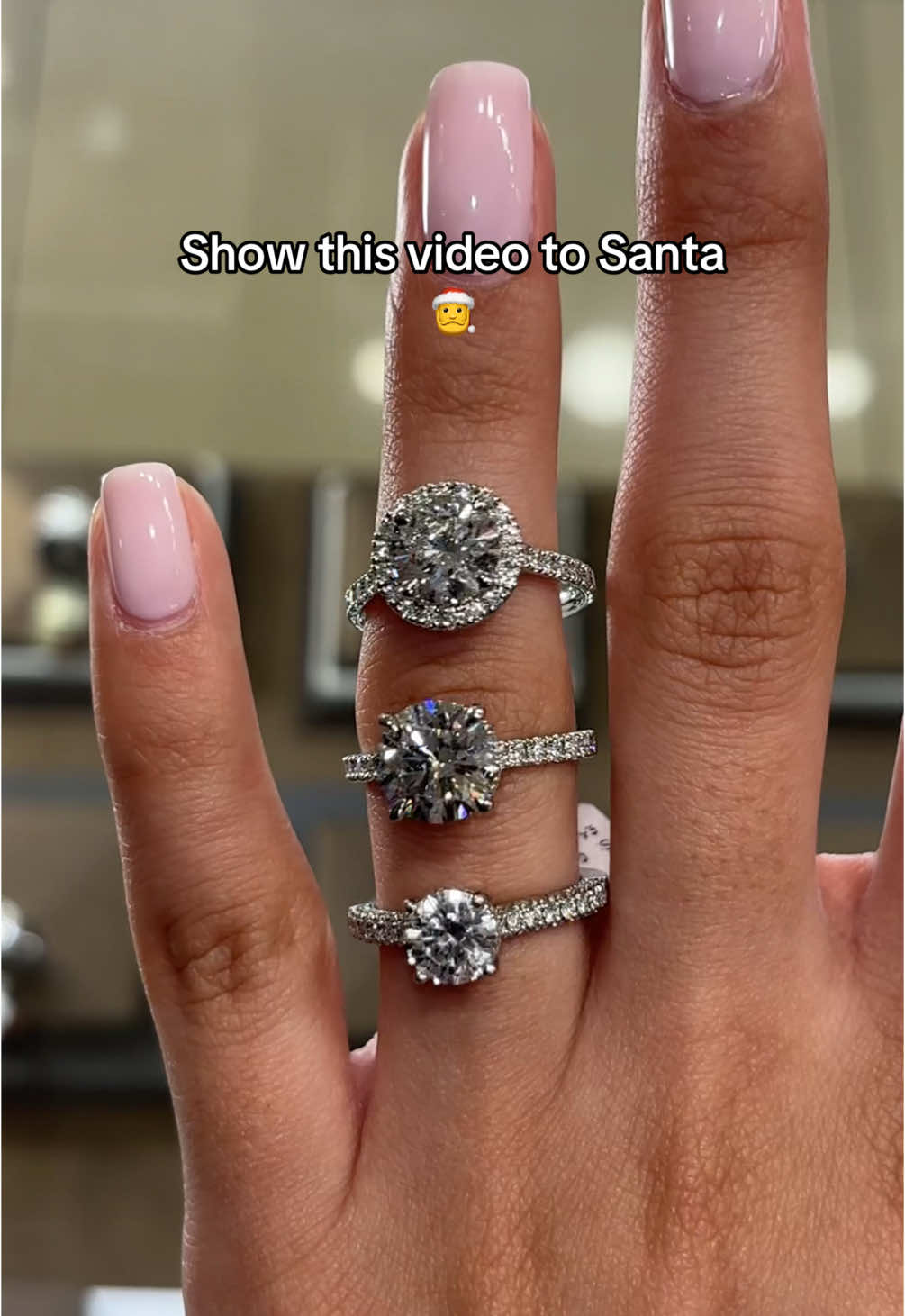 Perfect to pop under the tree🎄🎅 #christmaspresent #rounddiamond #roundbrilliantcut #roundcut #roundengagementring #diamondring #engagementring #engagementringinspo #sayyeswithtajjewels 