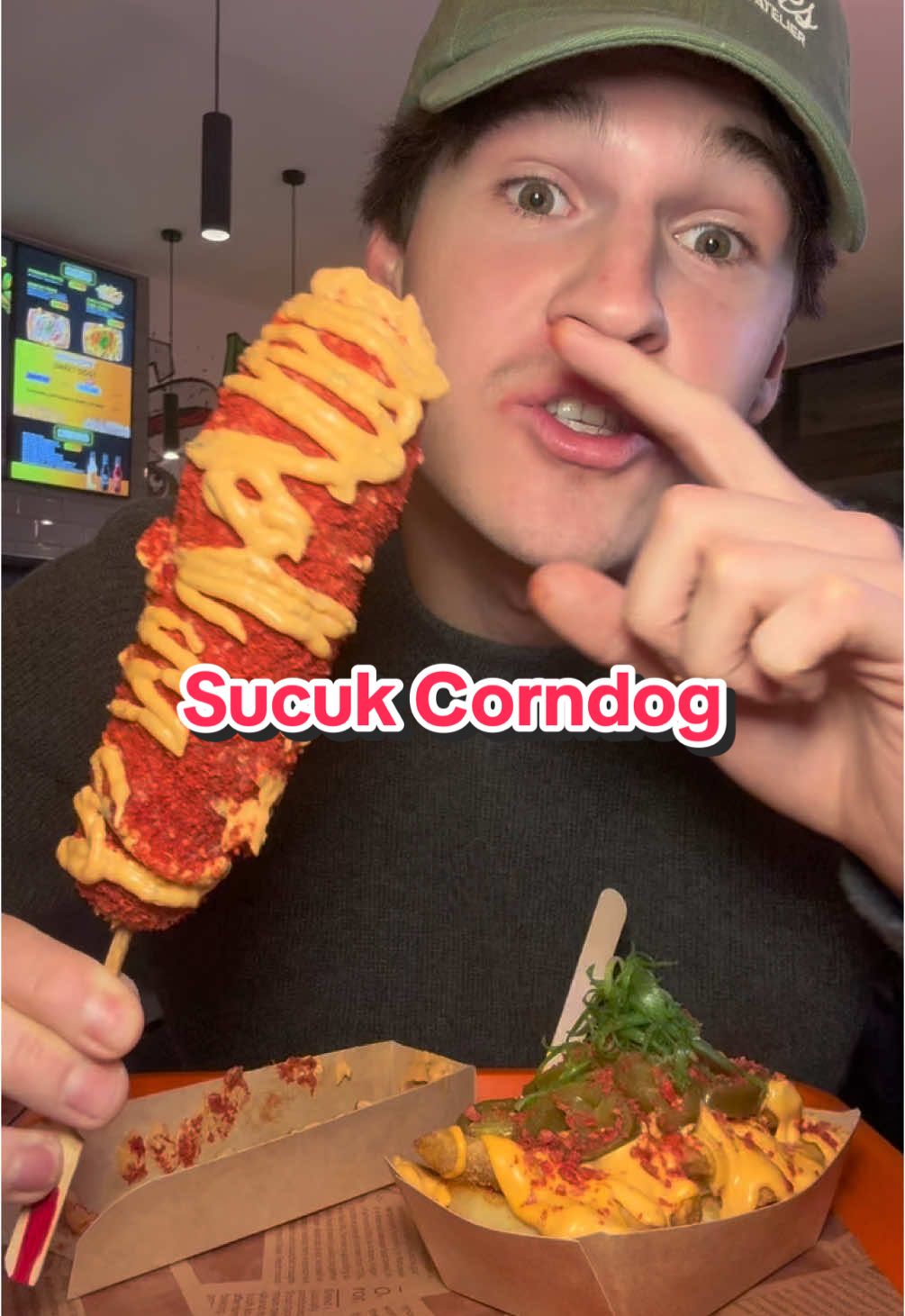 SUCUK CORNDOG 😱😱 #corndog #sucuk #sucukcorndog #mozzarella #käse #loadedfries #flaminghotcheetos #crazydogs #hamburg #hamburgfood #tastetest 