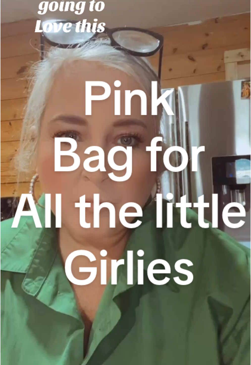 All the little girls in your life are going to love this bag. Get it todah! #bag #littlegirlgifts #funbag #socute #pink #pinkbag 