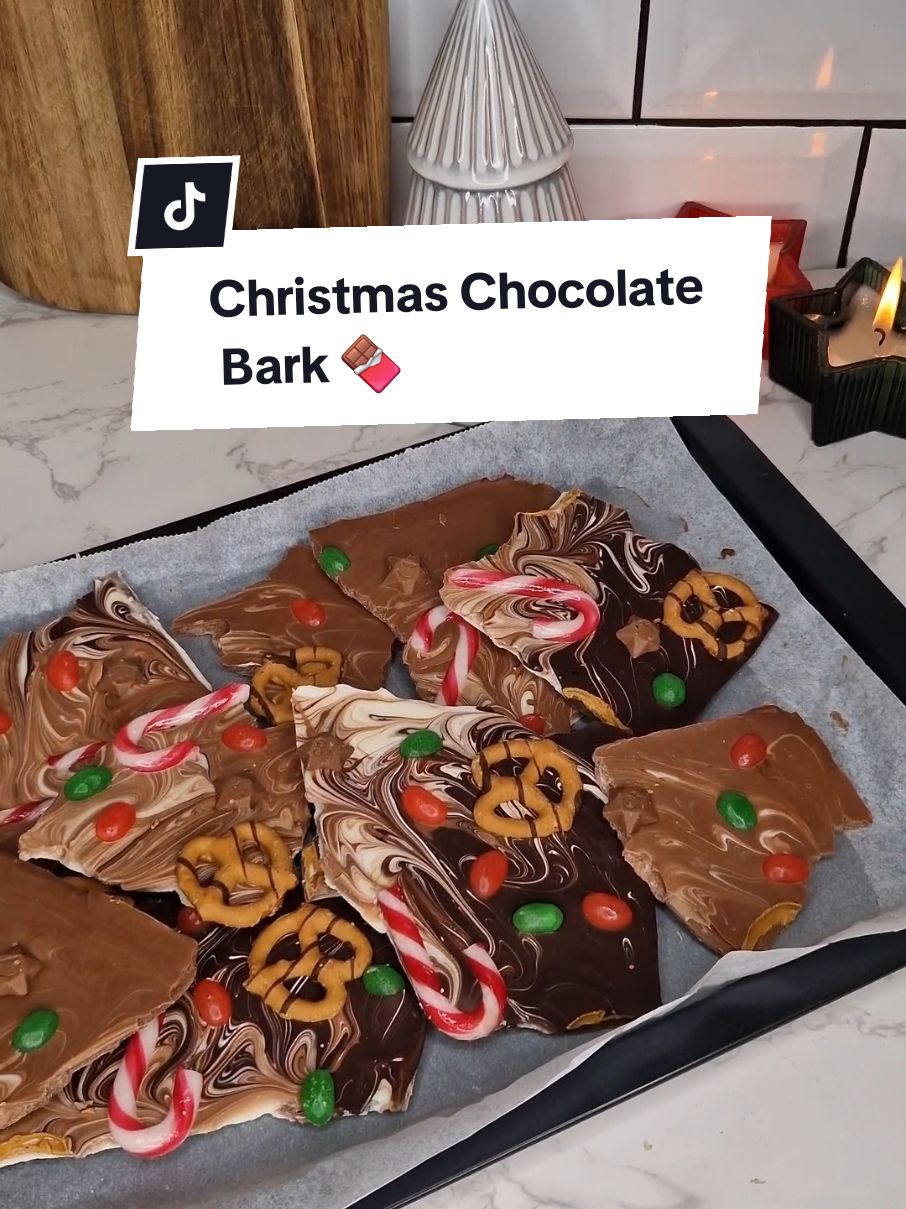 Viral Christmas Chocolate Bark 🍫  #christmas #christmastime  #christmasbaking #christmastiktok  #christmaschocolate #baking 