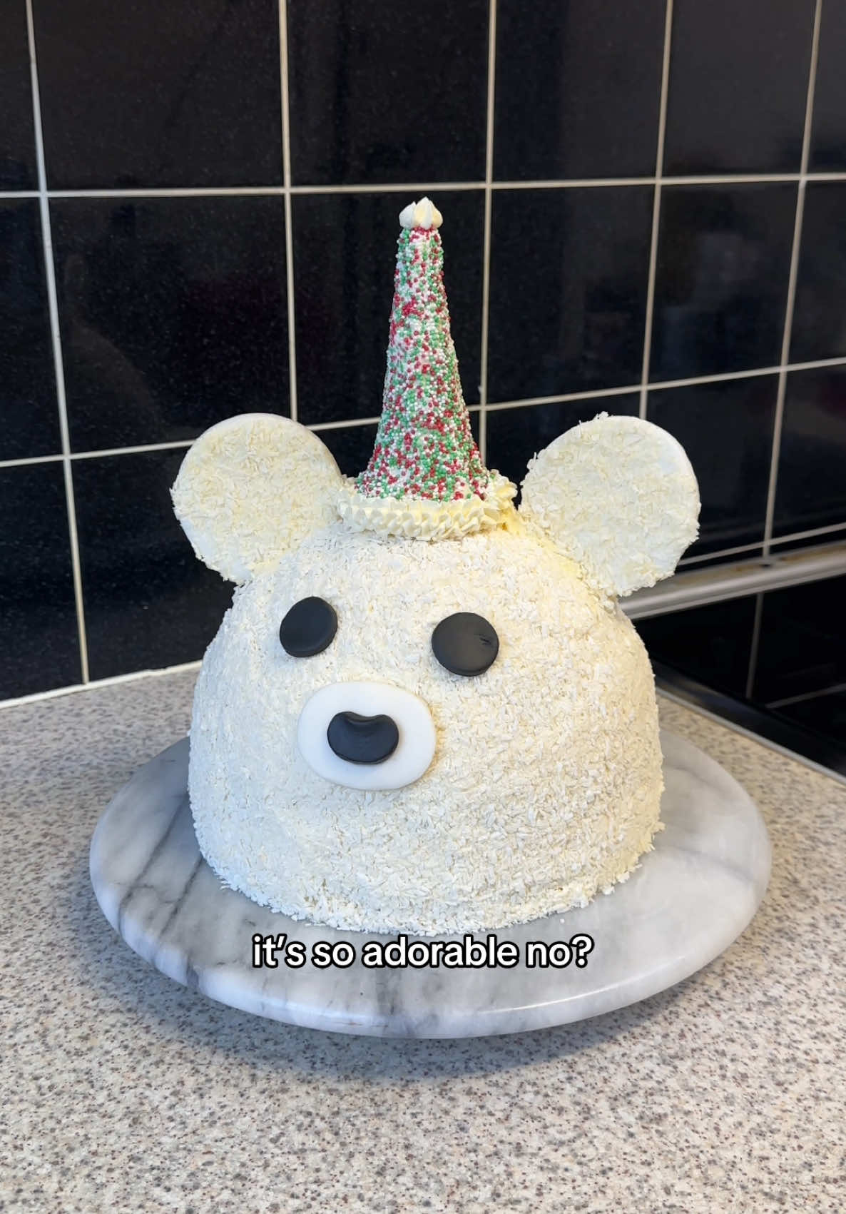 polar bear cake 🐻‍❄️ inspired by @littleblogofvegan (I CAN’T TAG HER IDK WHY)