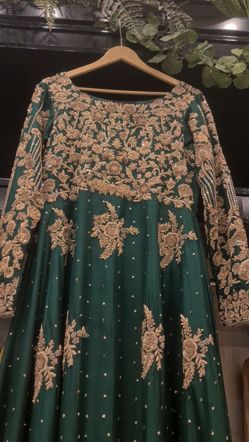 For more information, +923146010474 We can customize any outfit the way you want, including colour, size, embroidery, embellishments, designs, and patterns. Deliver worldwide stitched & customized stitching. 95% of our customers believe that the product is as shown in the pictures.#pakistanidresses #pakistanifashion #asiandresses #desidresses #pakistaniweddings #pakistaniclothes #kuwaitwomen #partywear #formaldresses #fashionblogger #tulipshalwar #womenfashion #instafashion #weddingdresses # #usa #ksa #lehngacholi #bridaldresses #pakistanicouture #bridalcoutureweek #rangolibysam #fabbyamirah_official #usafashion #uae🇦🇪 #weekendmagazine #kuwait #ebuzztoday #londonfashion #washingtondc #newyork