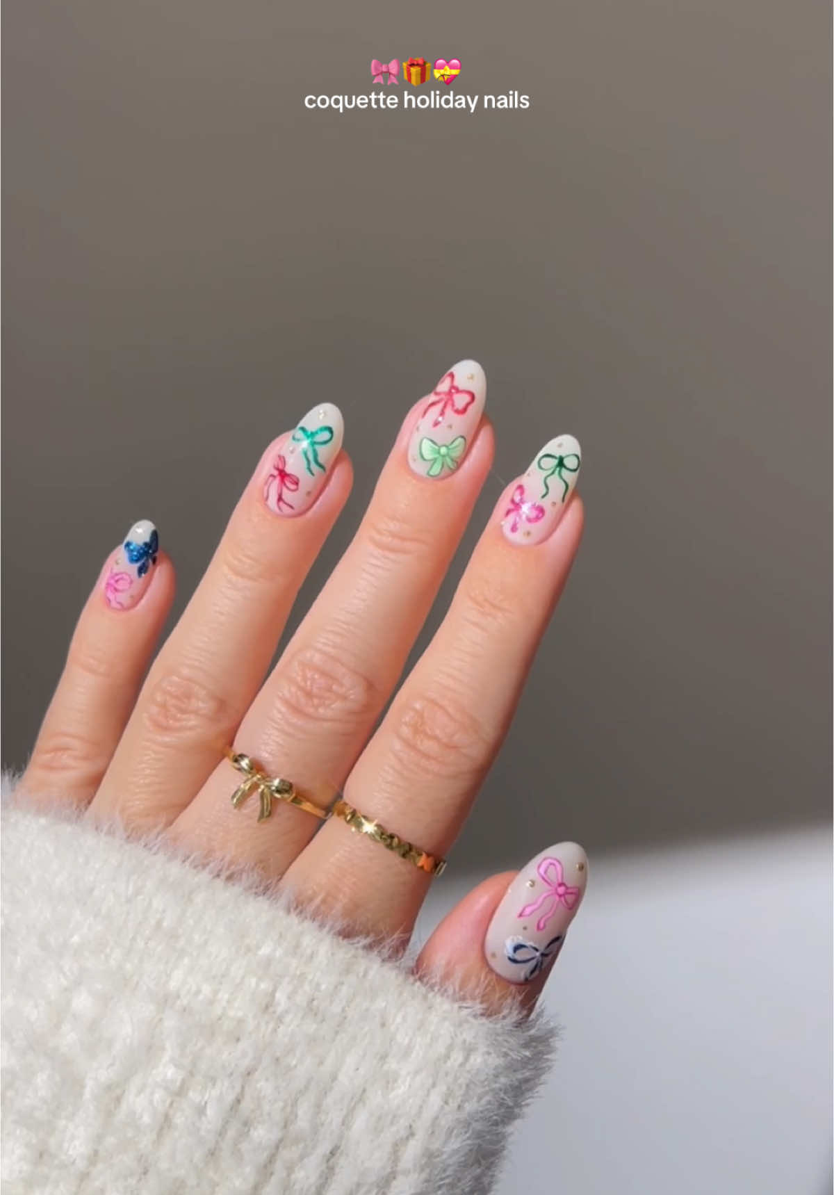 🎀🎁🎄 tiny bows, vibrant hues, and endless holiday cheer with @dndgel •ad All DNDGel Liners are now $2.50, plus the acrylic case is free with every 18 liners purchased !! colors used:  🌲Dark Green 22; 💖Platinum Pink 43; ✨Light Gold 63; 🎁Palladium Light Red 72; 👒Pastel Green 16; 🎄Palladium Dark Green 56; 🍷Burgundy 34; 🌌Platinum Dark Blue 51; 🎀Pastel Purple 12; 🎈Fuchsia 33; ❄️Pastel Blue 13; 🌨️White 02; DC2439 Milky White + Top Coat  _____ #christmasnails #colorfulnails #bownails #glitternails #winternails #holidaynails #nails #nailinspo #nailtutorials #diynails #nailart almond nails, simple classy nails sparkly