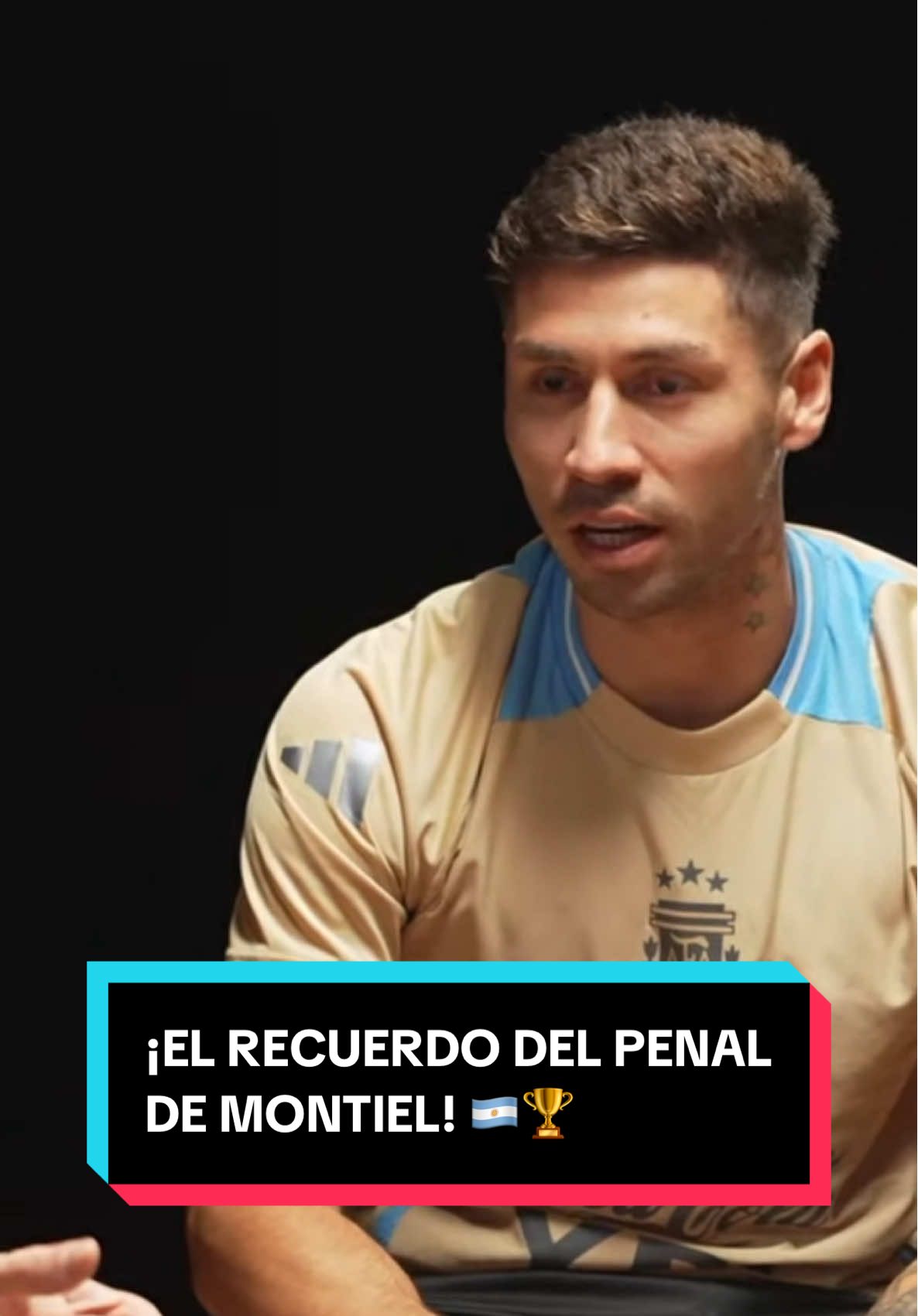 ¡QUÉ MOMENTO, CACHE! 🥹 Los campeones del mundo recordaron el penal decisivo de #Montiel en la final ante #Francia 🏆🇦🇷 📹 AFA Estudio | Youtube  #TikTokDeportes #Futbol #Qatar2022