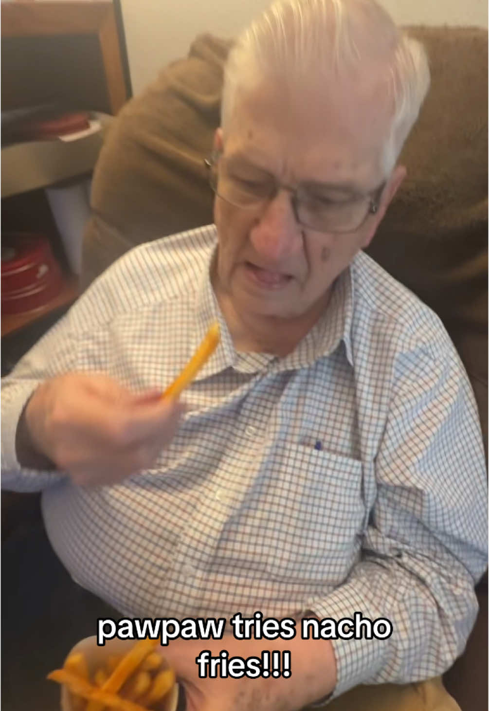 PAWPAW LOVES NACHO FRIES!! #tacobell #pawpawthegoat #nachofries #bahablast 