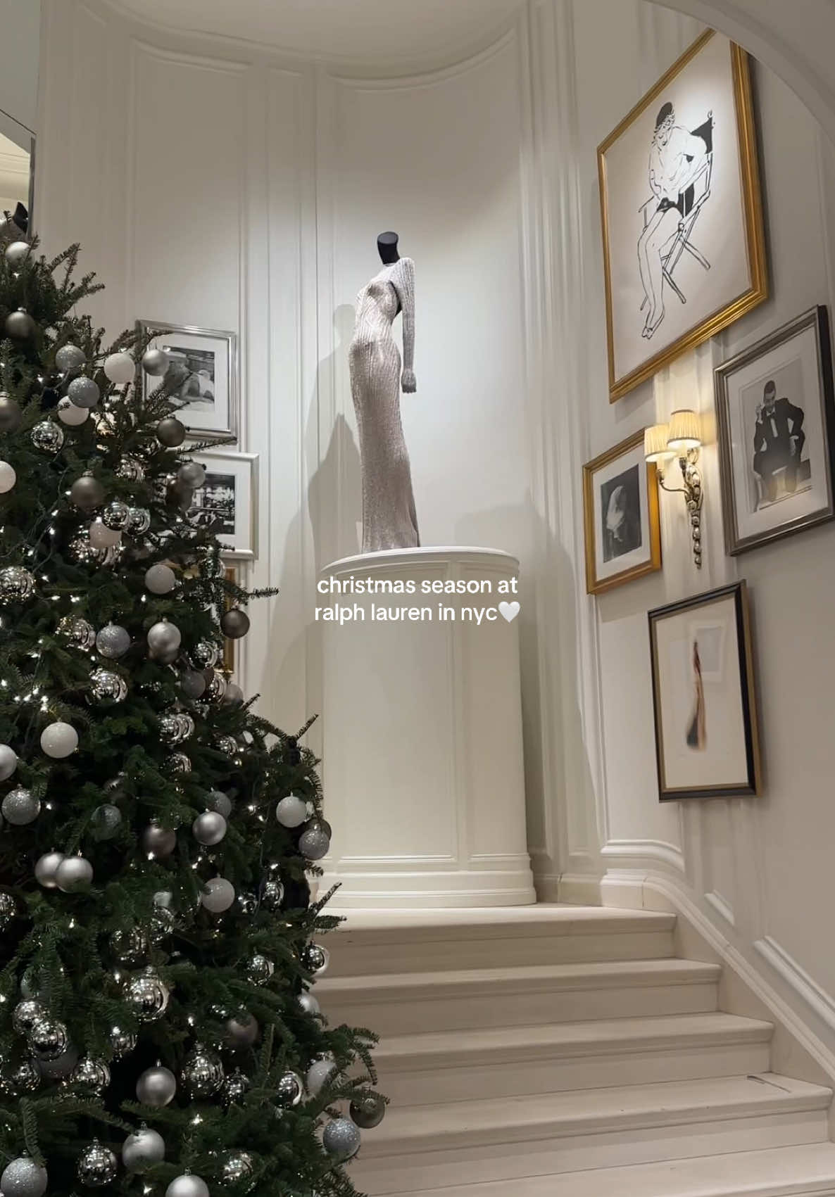 highly recommend checking out ralph lauren in nyc while its still decorated for christmas🎄 (also the free champagne was a nice bonus🥂) @Ralph Lauren  #ralphlauren #ralphsnyc #ralphlaurenaesthetic #nycthingstodo #nycchristmas #uppereastside 