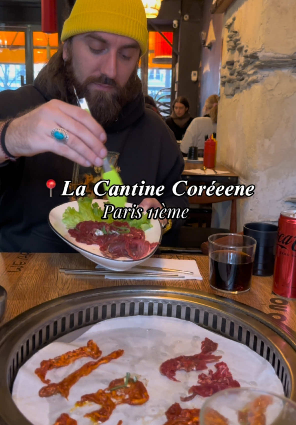 🔥 La Cantine Coréenne : pour les amateurs de BBQ coréen ! 🇰🇷  • Collaboration commerciale, mais on s’engage à rester transparents avec vous les lovers, en prenant en compte nos goûts et nos valeurs pour être honnêtes et vous dire la vérité sur ce que l’on teste. • 📍 58 avenue de la République, Paris 11e Ⓜ️ Parmentier (ligne 3) 💰 de 15 à 30€ • On a testé La Cantine Coréenne, et c’était super bon !  Les viandes marinées, grillées directement à table, étaient d’une tendreté et d’une saveur folles. 🤌🥩 Chaque bouchée était relevée par des accompagnements maison comme le kimchi, les légumes sautés, et d’autres petites surprises. 😍 • 🍜 Vous pouvez opter pour les bibimbap et nouilles sautées qui sont tout aussi réussis, parfaits pour varier les plaisirs. Le tout dans une ambiance chaleureuse et conviviale qui donne envie de prolonger le moment ✨ • On vous conseille d’y aller entre amis ou en couple pour partager un vrai moment gourmand et dépaysant, même si seule ça fait aussi l’affaire of course 😘 • #korean #bbqcoreen #fyp #pourtoi #paris #ParisFoodie #restaurantparis #coreen#adresseparis #CapCut 