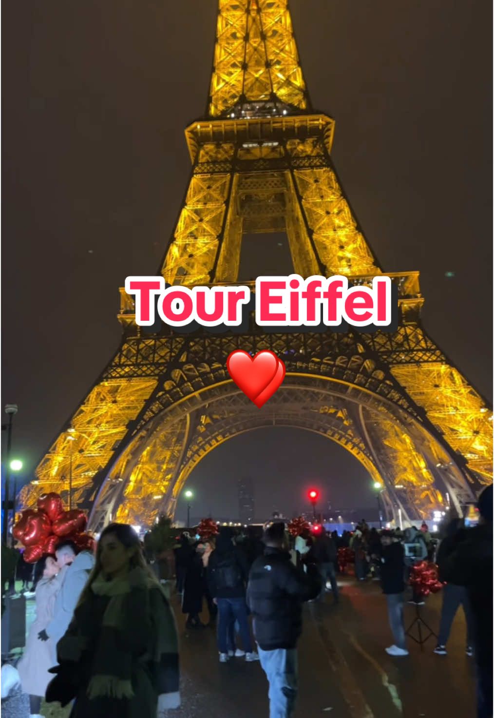 Paris ❤️ #paris #visitparis #2025 #2024 #noel #parisienne #novembre #decembre #parislove #eiffeltower #towereiffel #toureiffel #christmas #parisien #france #parisian 