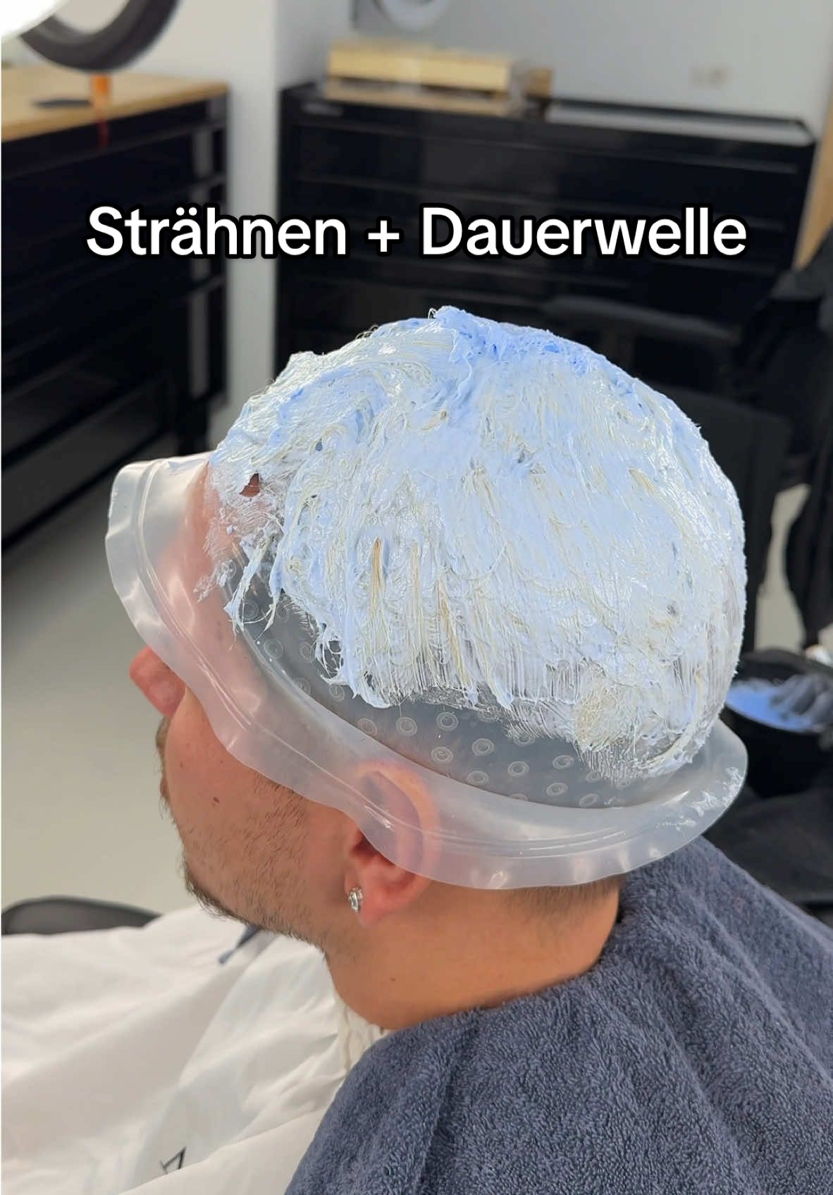 Strähnen + Dauerwelle?😳🥵 Klick Auf Den Link In Meiner Bio Um Einen Termin Zu Buchen 📆  #strähnen #perm #highlights #hairtrends #hairstyle #barberkaan #barber #switzerland #germany 