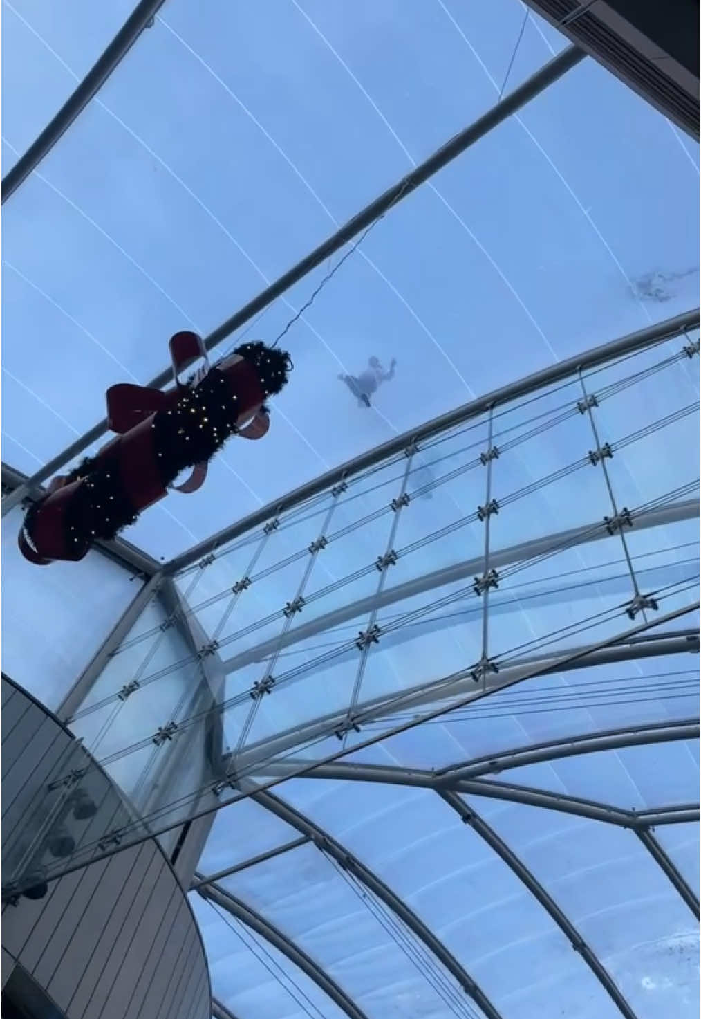 Out with the team doing last minute shopping and this young lads running about the roof. Ryans video i was in the shop having heart failure  i know how that could have ended 🤦‍♂️🦾#livi #livingstone #livingstonedesigneroutlet #westlothian #Scotland 