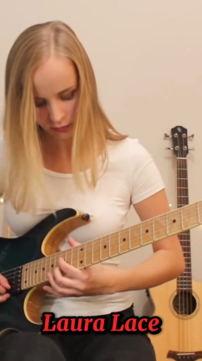 J. S. Bach - Toccata in D Minor Guitar cover#laura6100youtube#музыка 