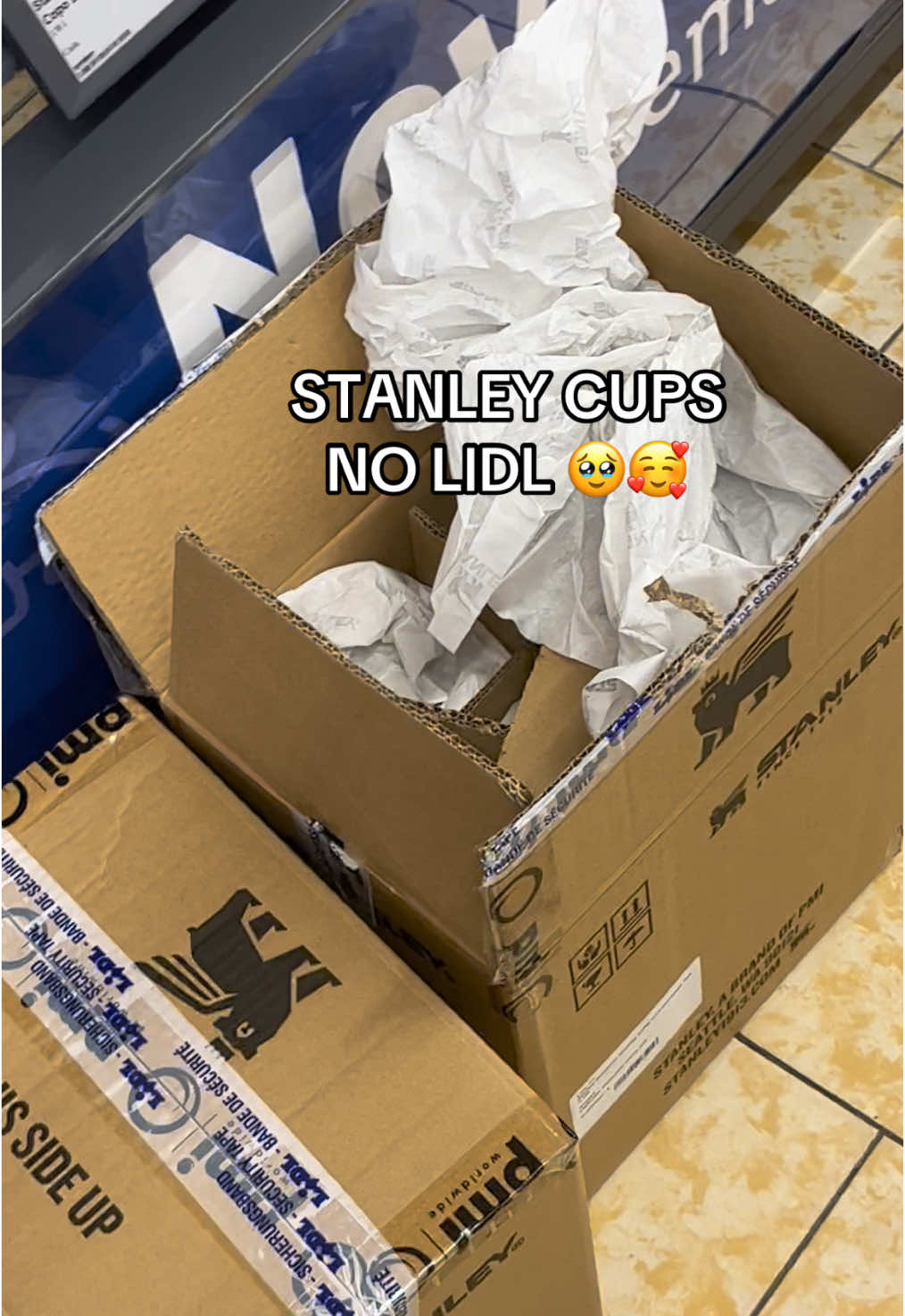 Nao sei quando mas… se prepara viuuuuuu!!! @lidlportugal take all my money! Amigos: podem me oferecer! #lidl #StanleyCup #stanleylidl #lidlnews #novidadeslidl #stanley #lidlportugal #christmasgift 