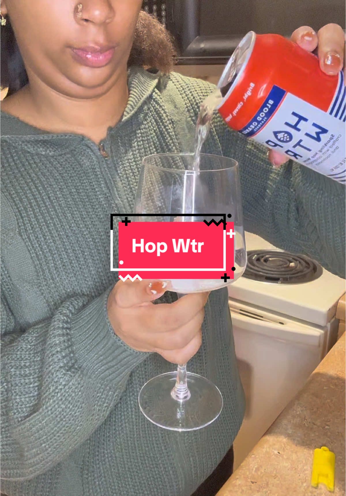 Hop Wtr to relax #noalcohol #hopwtr #healthydrink #healthydrinks #lowcalorie #nosugar #mocktails #nonalcoholicdrink #beeralternative #alcoholalternatives #CapCut 