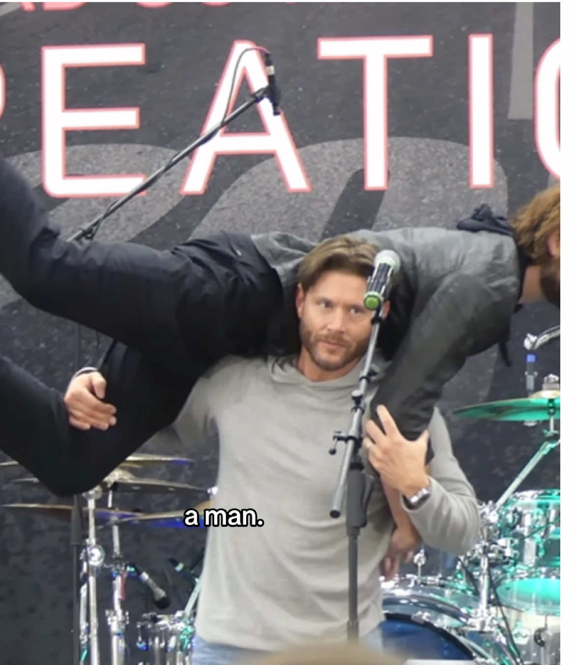 five mins and a hairtie ?? — #JENSENACKLES #jaredpadalecki #supernatural 