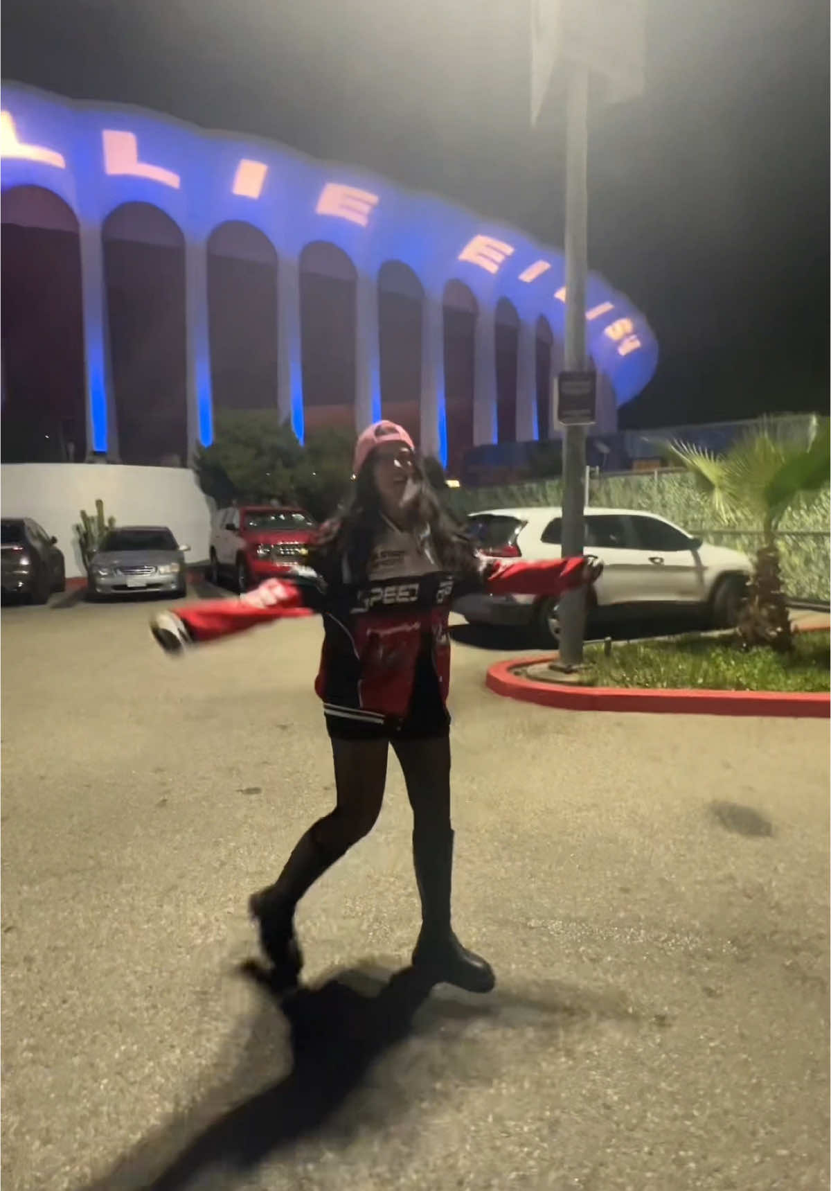 we definitely had ocean eyes… 🥺 @BILLIE EILISH @FINNEAS @Charli XCX @Ticketmaster #billieeilish #sad #charlixcx #reactionvideo #foryou 