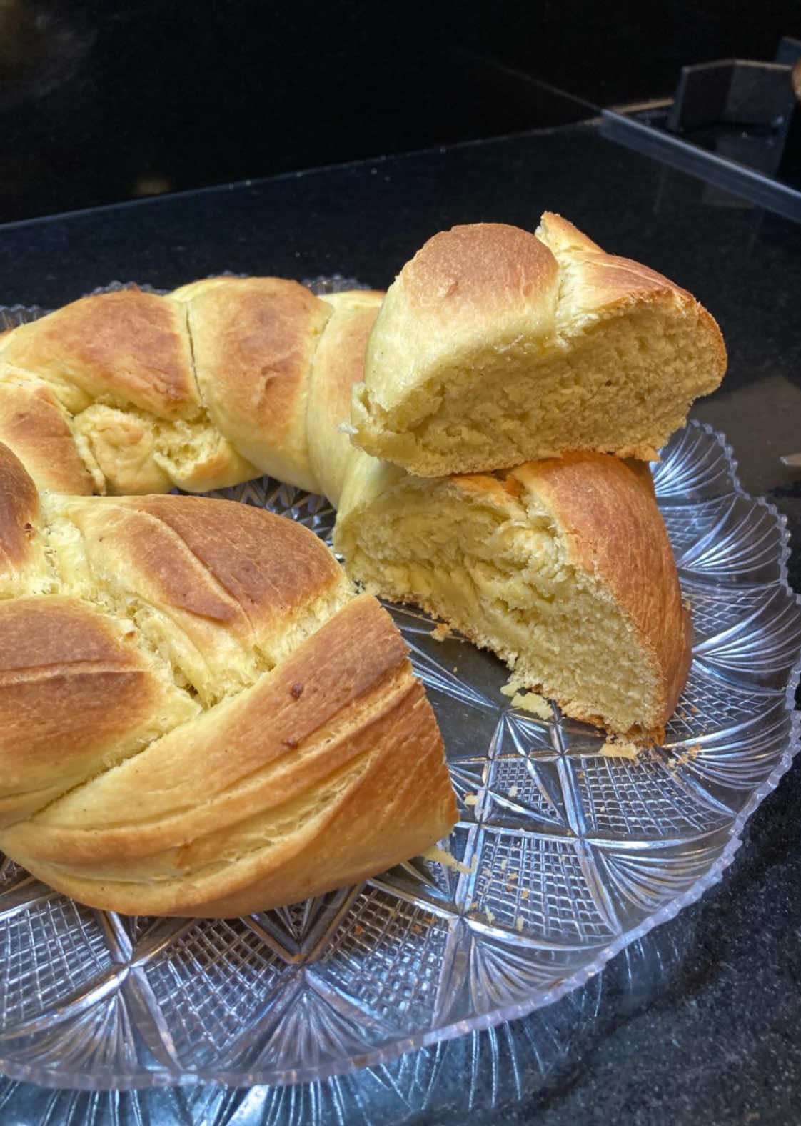 Treccia morbida alla vaniglia, limone e limoncello.  #dolce #dolci #passione #sweet #sweets #dolcifattiincasa #dolcifacili #dolciveloci #dolciitaliani #dessert #lelepastrychef #pasticceria #pasticceria_italiana #pasticcere #passionecucina #passionedolci #pastry #pastrychef #pastrylove #pastrychef #pastries #bake #baker #cucina #cooking #corso #ricetta #ricettafacile #ricettaveloce #ricettasemplice #ricette #ricetteveloci #ricettefatteincasa #crostata #pastafrolla #frolla #confettura #torte #torta #tortefatteincasa #dolcichepassione #dolcifattiincasa #te #perte #perteeee #voliamoneiperte #voliamoneixte © #xte #xtee #forno #natale #natale2024 #natale2024🎄⭐ #christmas #christmas2024 #christmas2024🎅🎄 #dolcinatalizi #treccia #impasto #impastobrioche #trecciamorbida #vaniglia #limone 