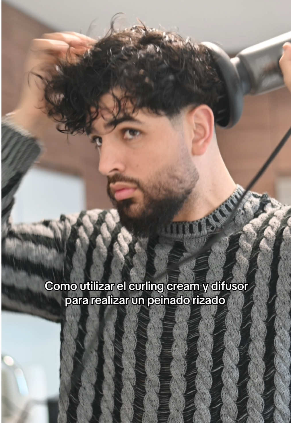 Como utilizar el curling cream y difusor para realizar un peinado rizado  #curlyhairstyles #rizos #rizosperfectos #rizosdefinidos #hair #menshair #hairtutorial 