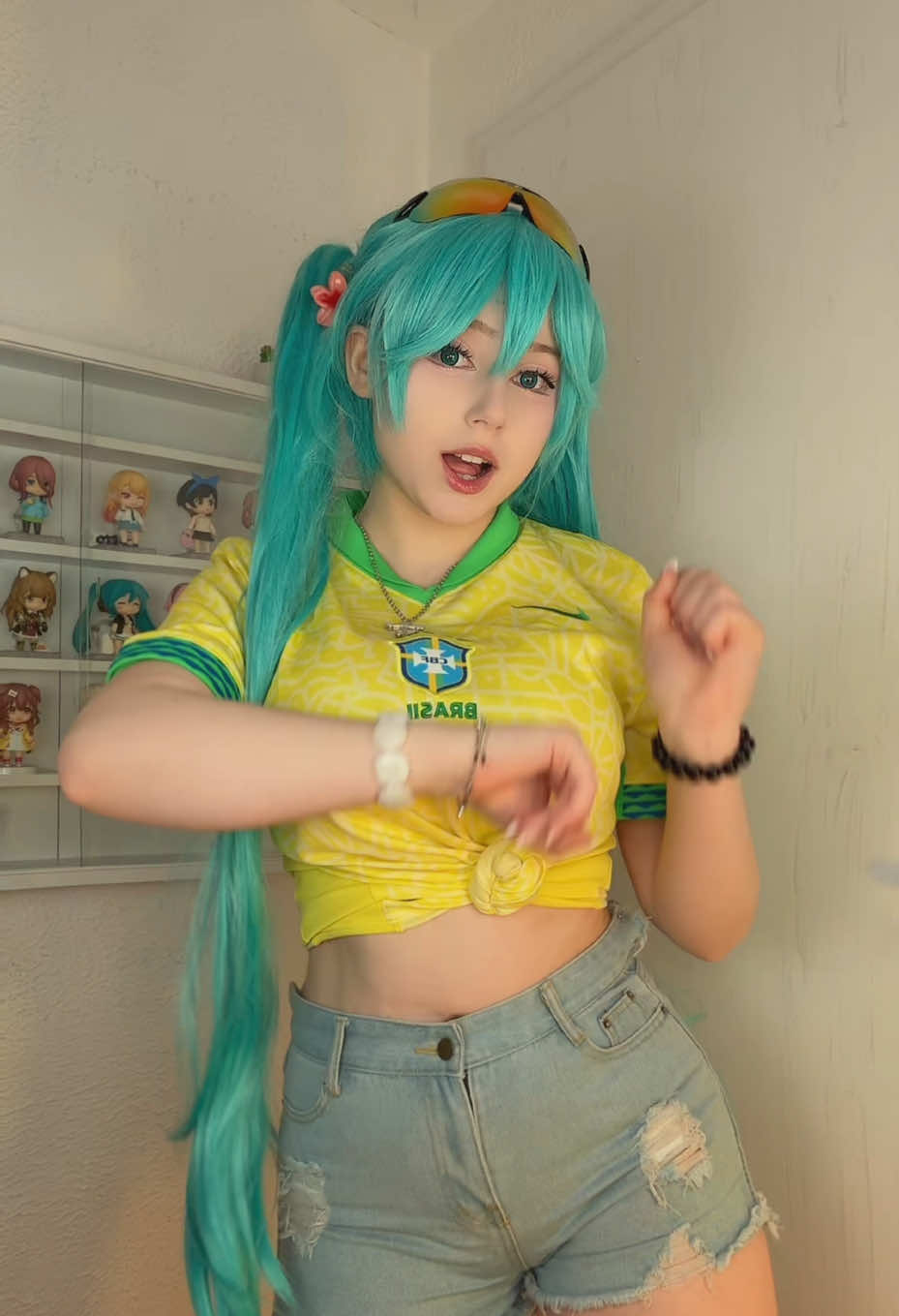 as you wished brazil miku again 🇧🇷 #hatsunemiku #vocaloid #hatsunemikucosplay #brazilmiku 