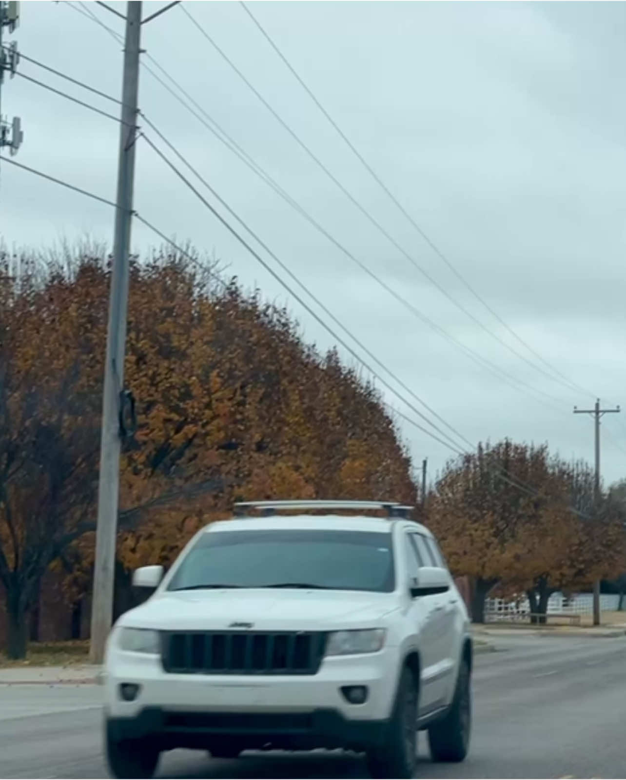 “Có những ngày mệt lắm”#cuocsongmy #🇺🇸🇺🇸🇺🇸 #2024 #canhdep #duongpho #OKC #oklahoma #oklahomacheck #ok #beautifulplace #xuhuongtiktok #tiktokvi #moore #🍁🍂 #tamtrangbuon #🍂🍂🍂🍂 