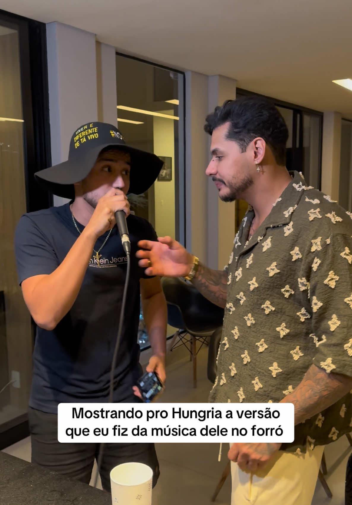 Mostrando pro hungria a versão da musica dele no forró🔥 #viral #hungria #forro #fy 