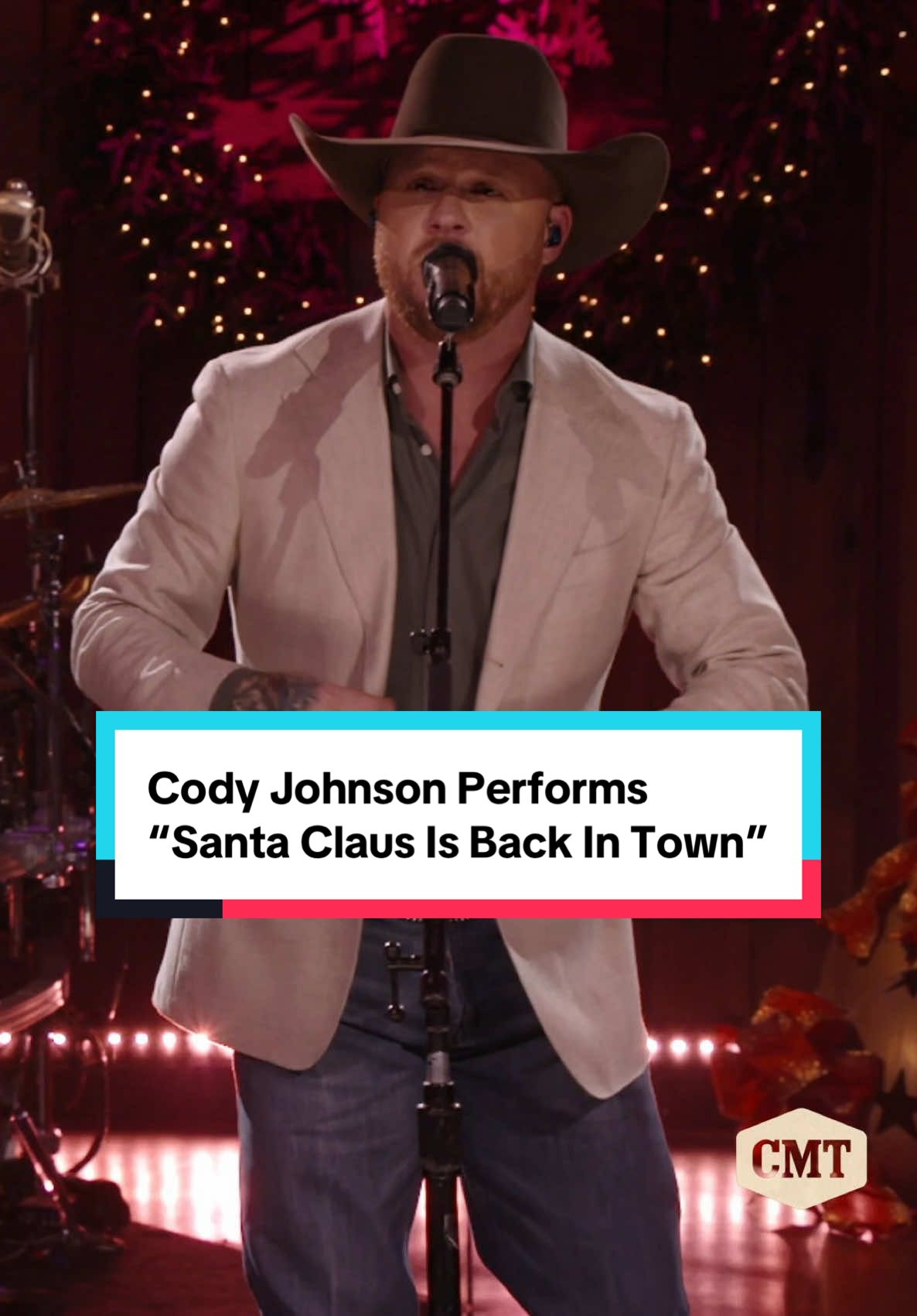 A rockin’ rendition of “Santa Claus Is Back In Town” 🎅🎸 @Cody Johnson  #countrymusic #christmas 