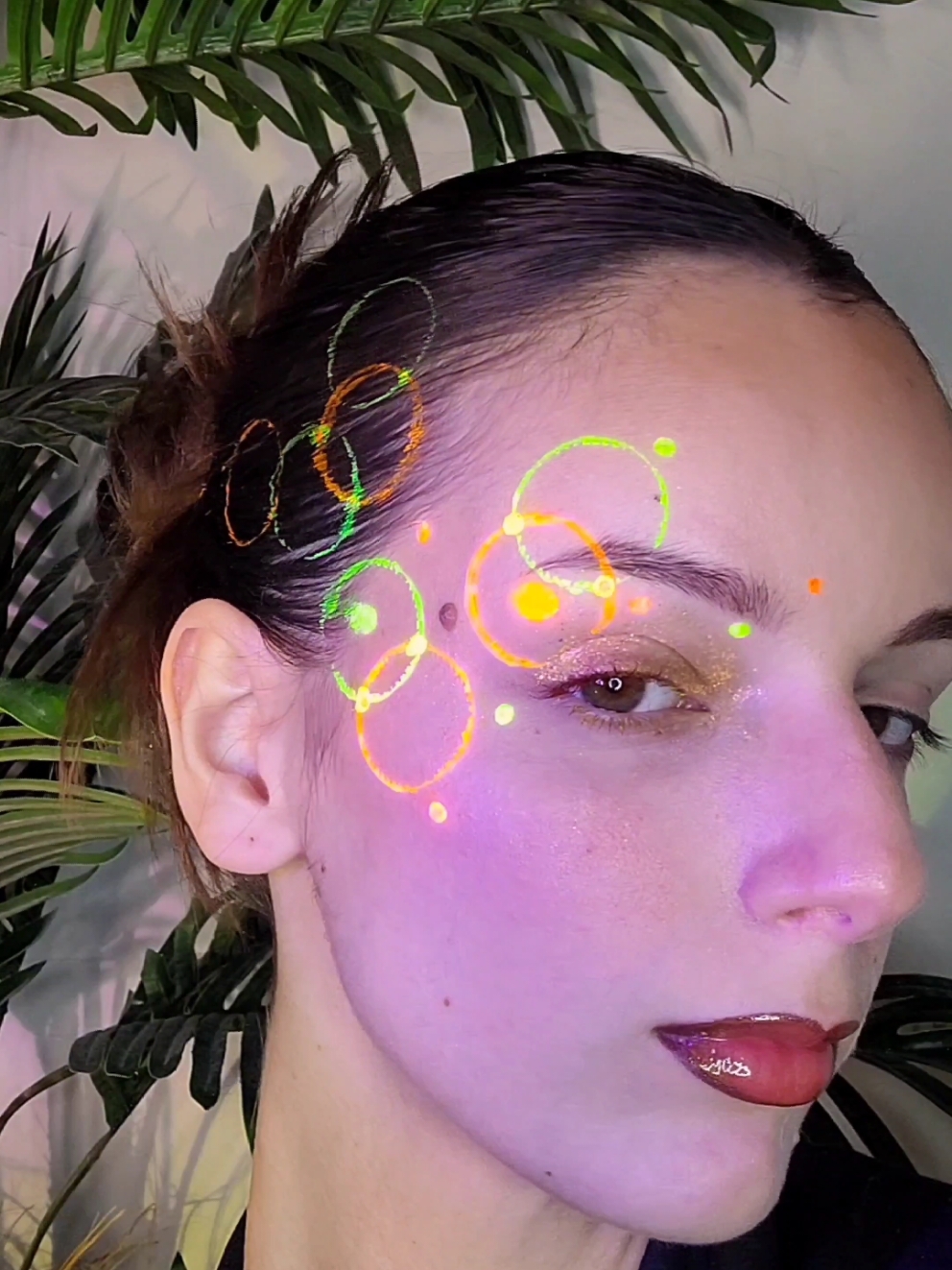 UV hair liner tricks with @Glisten Cosmetics LTD  wet liners. Wait till the end to see the UV 🤭 Products : ( all gifted ) -UV Wet liner : Traffic cone; Lemonade -Brush -Chroma flakes : Flame -Spectra lashes : Yellow; orange -Glis gloss : Tangerine #trendymakeup #igmakeup #makeupisart #unleashyourinnerartist #makeup #makeuplover #makeupinspiration #mue #makeupenthusiast #makeuprevolution #makeuppassion #makeupaddict #instamakeup #makeupoftheday #creativemakeup #highfashionmakeup #mua #mualyon #makeupartist #makeupartistlyon #graphicliner #glistencosmetics #uvliner #uvmakeup 