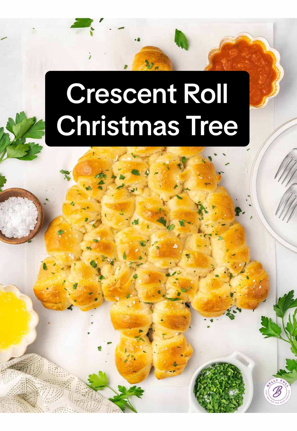 This Pull-Apart Crescent Roll Christmas Tree is a fun and easy holiday appetizer! #crescentrolls #christmastree #christmasappetizer 