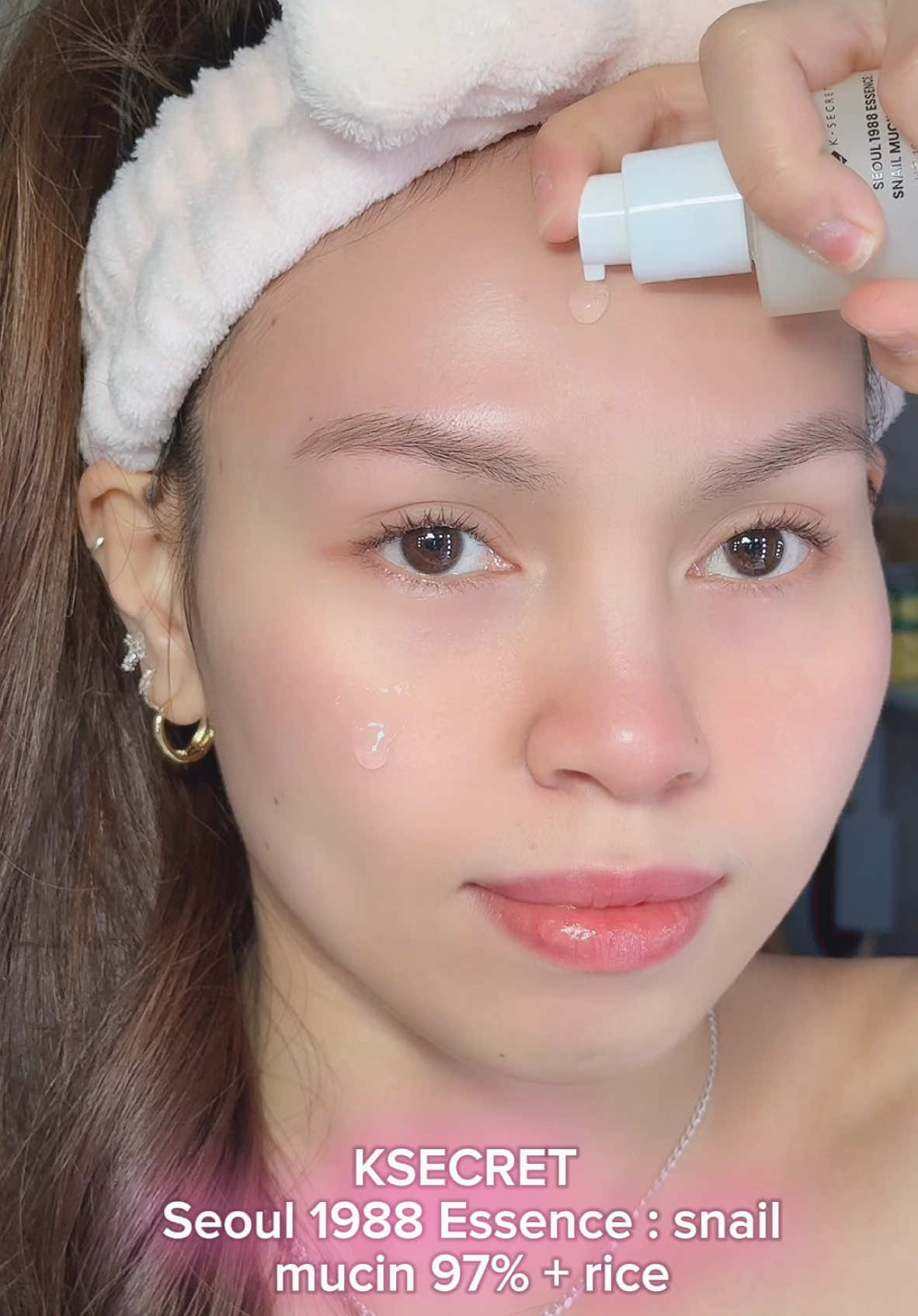 Literally my new skincare routine! KSECRET-: 𝗦𝗲𝗼𝘂𝗹 𝟭𝟵𝟴𝟴 𝗘𝘀𝘀𝗲𝗻𝗰𝗲  Snail Mucin 97% +Rice  Yesstyle Code : JEMELA413 #skincare #skincaretips #skintok #kbeauty #retinol #seoul1988 #ksecret #essence #ksecretsnailmucin #snailmucin #sensitiveskin #koreanessence #ksecretglobal #glassskin #yesstyleinfluencers @KSECRET GLOBAL 