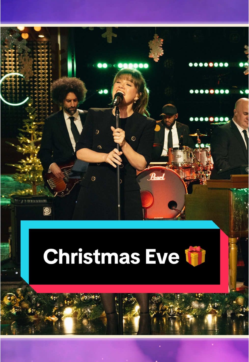 T-minus 6 sleeps til #ChristmasEve 😍 #kellyoke #holiday #kellyclarkson #christmasmusic 