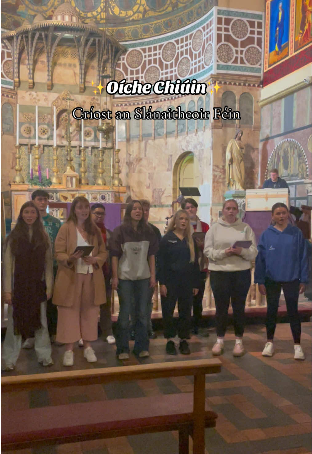 Our front row rehearsing “Oíche Chiúin”, Irish language version of Silent Night 🇮🇪  #ucd #choir #choralscholars #oichechiuin #silentnight #christmas #christmassong #christmas2024 #irish #irishlanguage #gaeilge #gaeilgetiktok #ireland #irelandtiktok #dublin #dublintiktok #fyp 