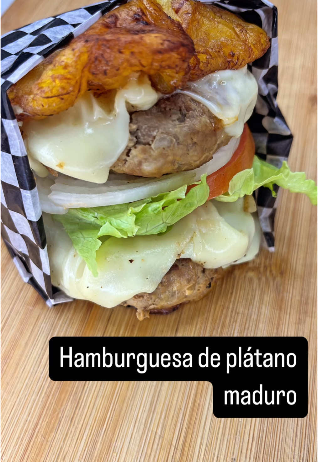 Hamburguesa doble de plátano maduro 😍🙌🏽 Denle like, comenten y compartan para que pueda renunciar a mi trabajo 🙃🙏🏽