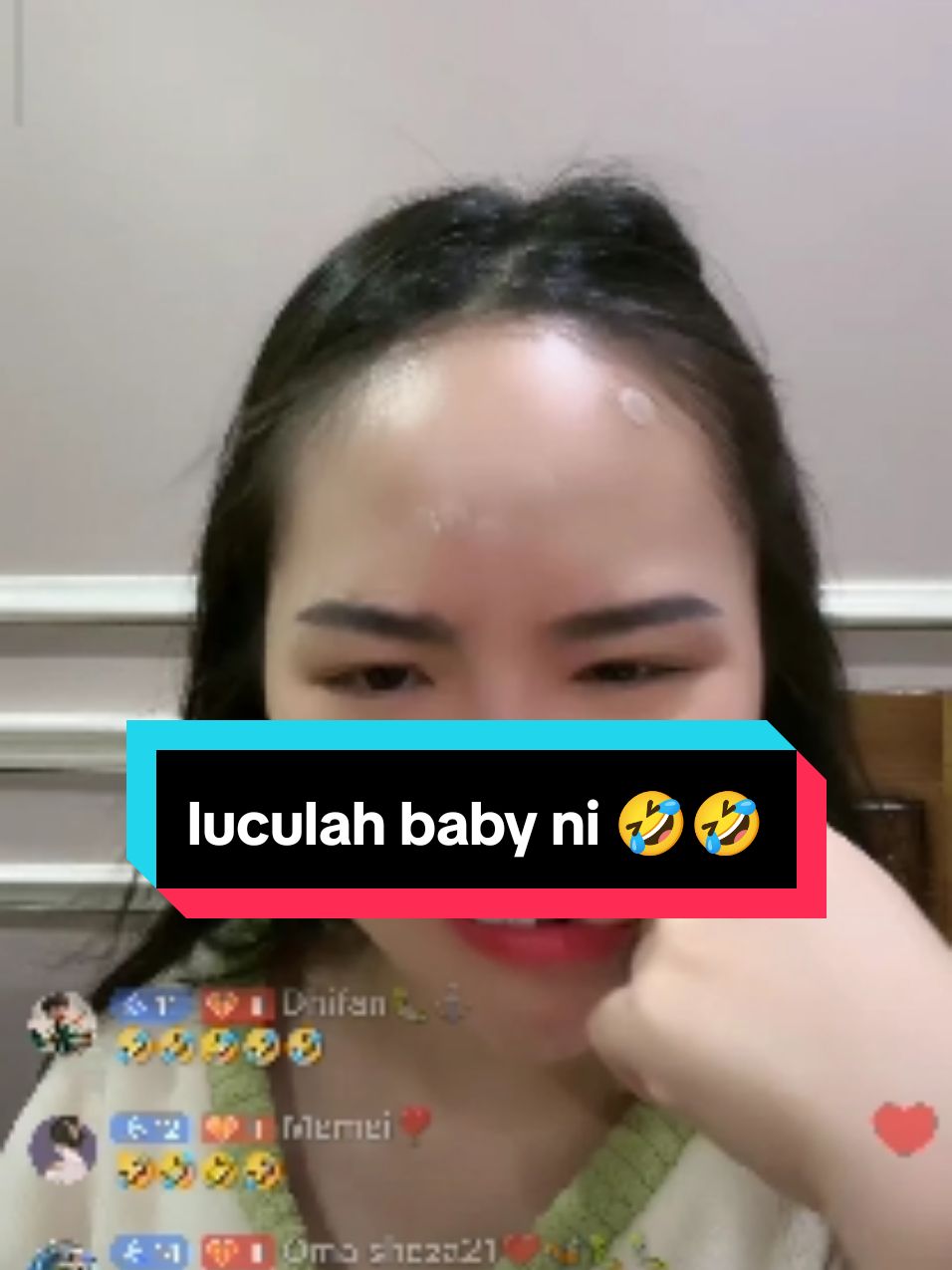 rajin abang dia layan ...semua layan baby dengan baik....rezeki baby @Pé Nhung🐛  jumpa orang yang sayang dia 🥰🥰🥰 #penhung #abangbaik #gadisvietnam #sekadarhiburan 