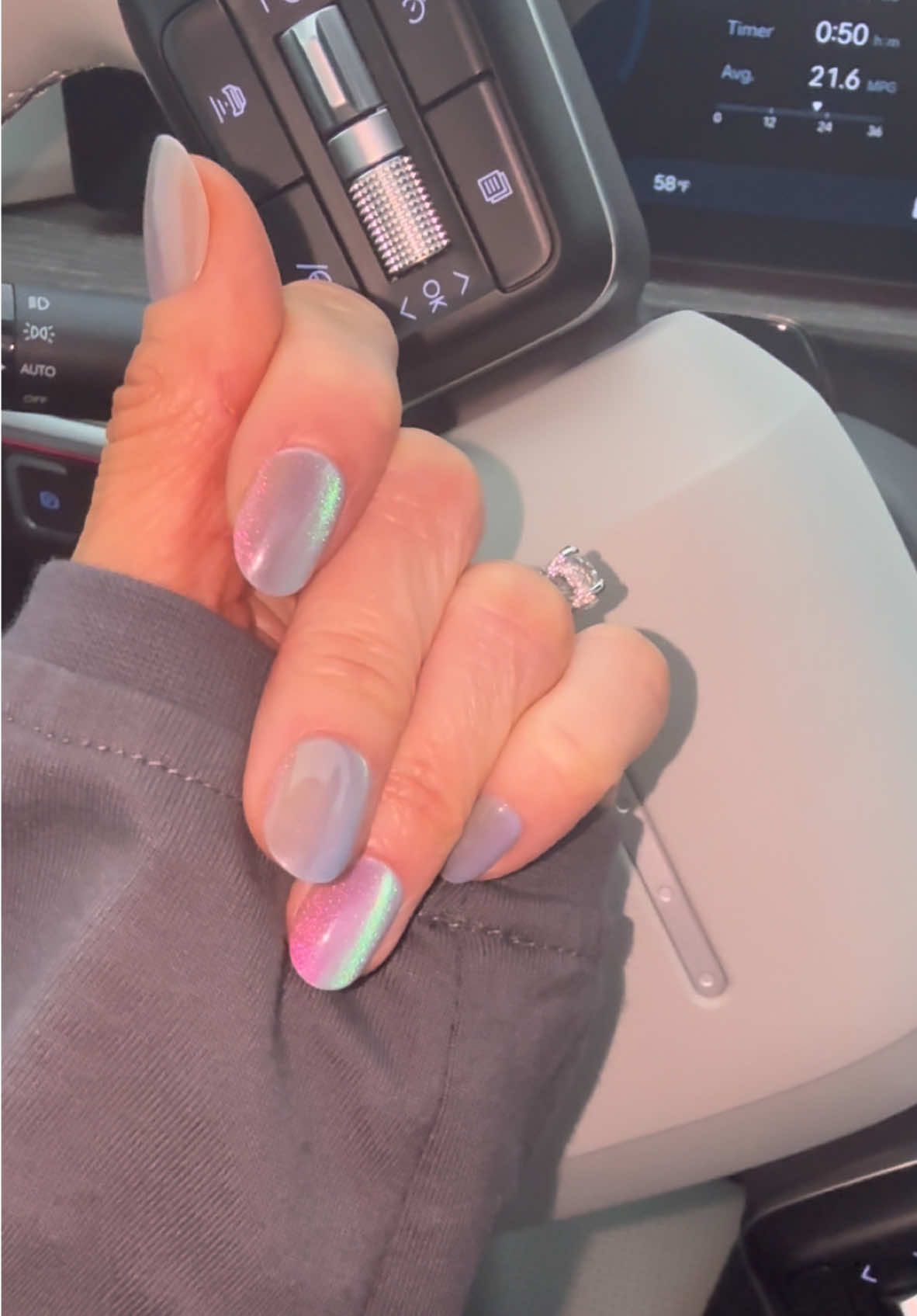 Would you believe that they are press ons!?! 💅 @imPRESSBeauty I’m obsessed!!!  #pressonnails #nailart #fingernails #ttshop 