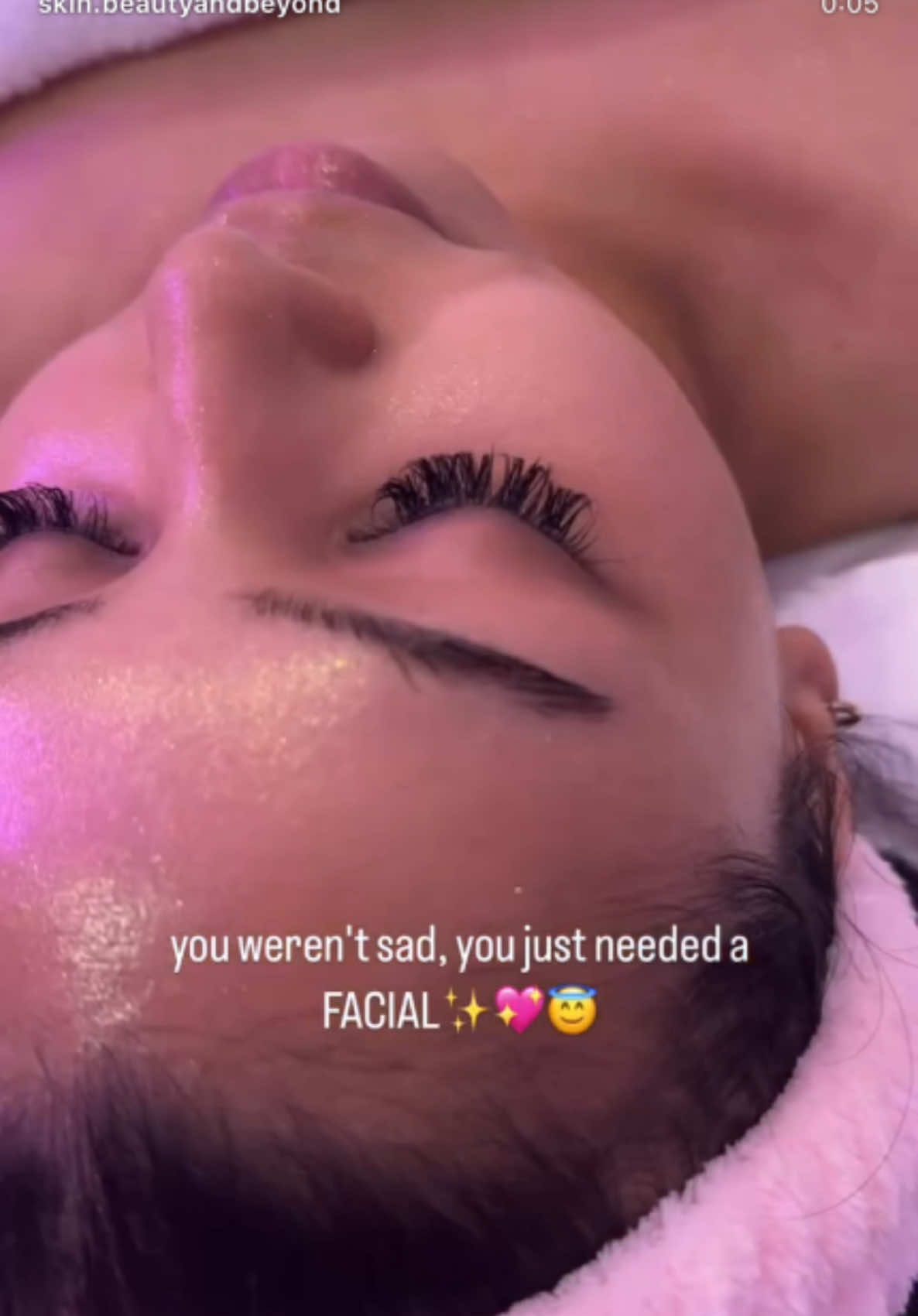 Sometimes, all it takes is a glowing facial to lift your spirits and bring that radiant smile back. 💆‍♀️ Because when your skin feels good, you feel good. Ready to turn your mood—and your glow—around? Let’s make it happen! 😇✨ #bestfacial #hydrafacial #hydrodermabrasion #lighttherapy #antiagingfacial #glowingskincare #skincare #skinhealth #koreanskincare #facialspa #facialexpert #hydratingfacial #medispa #facialtreatment #skincarelover #facialspa #skincareaddict #dermalux #glassskingoals #oxygentherapy #oxygeninfusion #dermaluxfacial #dermalux #dermaluxpro