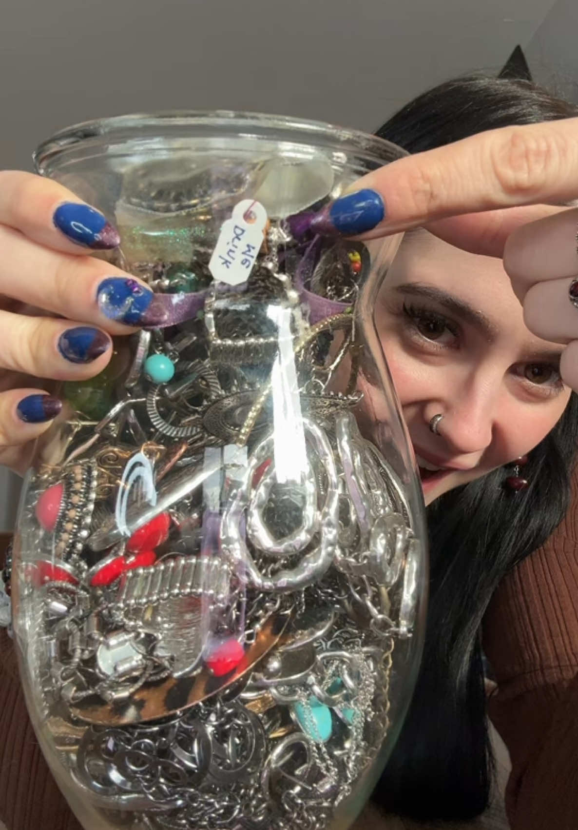 ONE OF THE BEST JARS EVER 😍 pt1 #mysteryjewlerygirl #trendingvideo #fyp #imjustagirl #foryewwww #mystery #jewlery #jar #unboxing #mysterybox #unboxingvideo i cant find your TikTok @, but I hope that this finds you. Literally one of my favorite jars. Thank you! 