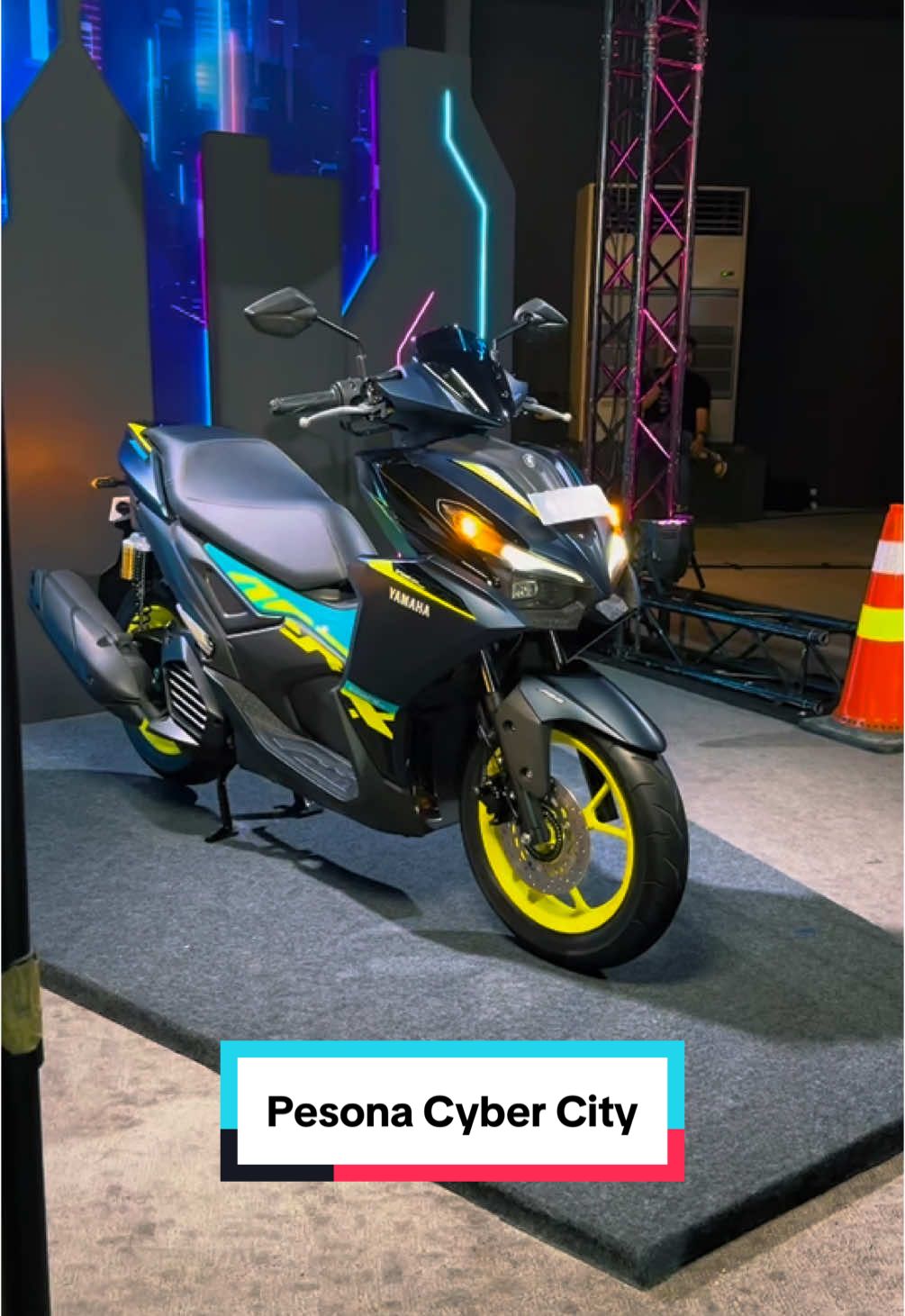 Aerox Alpha Cyber City cakep juga ya! 😍😍 #AeroxAlpha #SemakinDiDepan #yamaha 