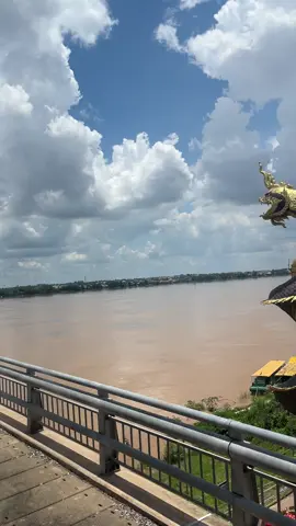 จะอยู่ที่ไหนก็ไม่สุขใจเท่าบ้านเรา #สพานไทยลาวมุกดาหาร  #สปีดสโลว์ 