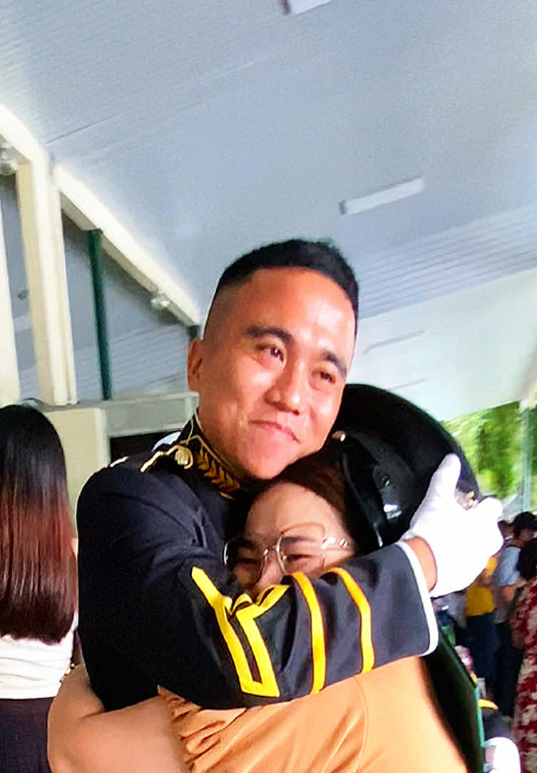 to my brother who never gave up, who pushed through every challenge— your OCS graduation is a testament to your strength and character. never doubted you since day 1! congratulations, kuy! proud of you, your courage, and your resilience, ALWAYS 🥹🫡❤️❤️ #tagapaghintay #tagapaghintay💂🏻‍♂️💚 #siblinglove #occ #ocs #occclass61 #cl61 #katarakian #officercandidateschool #armystrong #afpyoucantrust🇵🇭 #oneocs 