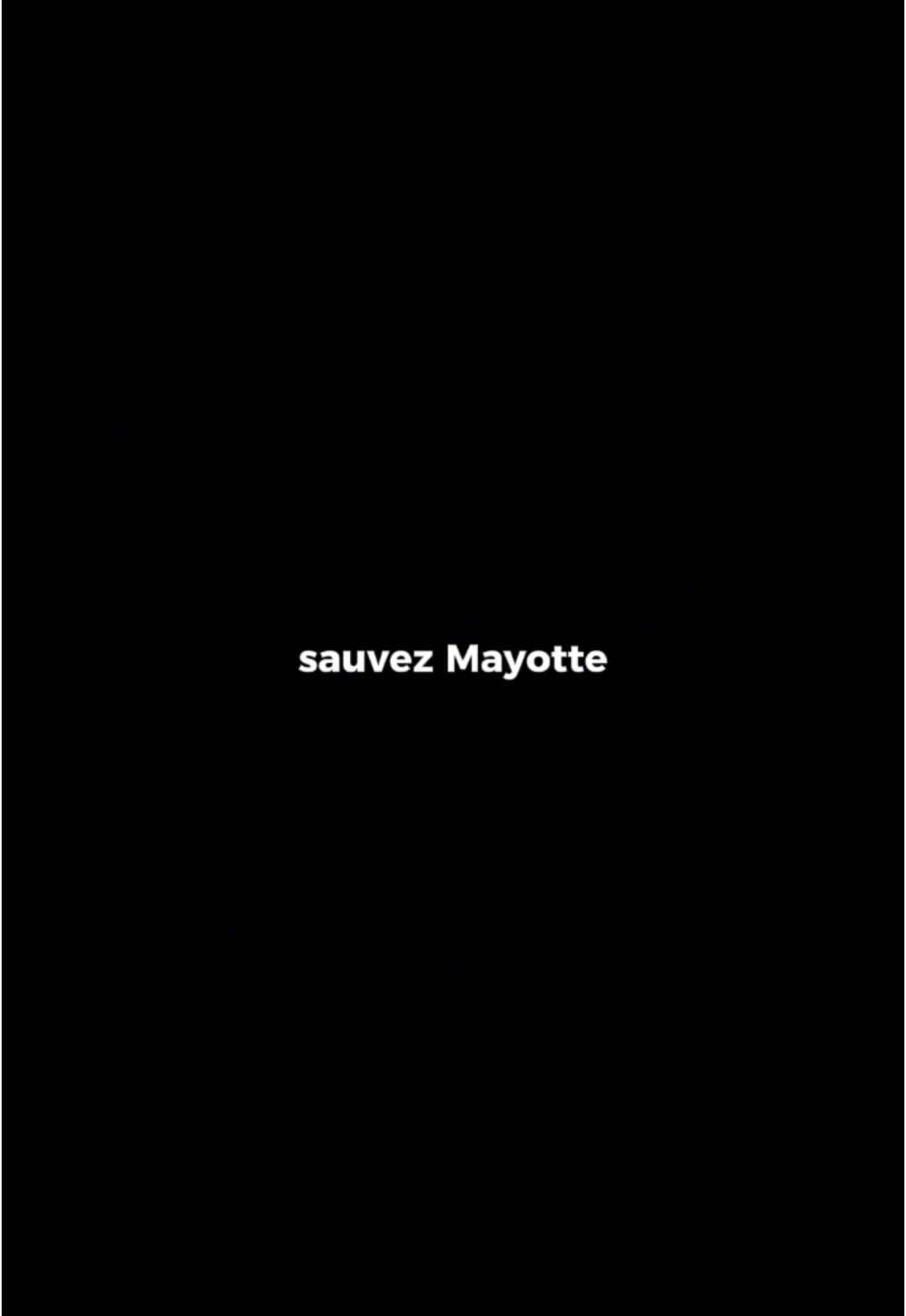 Il est 2h du matin… voila la vie qu’on mène… le temps s’est arrêté pour nous tous… #cyclonemayotte #mayotte #sauvezmayotte #savemayotte #mahorais 