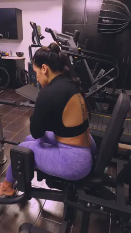 ENTRENAMIENTO DE GLÚTEOS  PARA VER VIDEO COMPLETO SIGUEME EN IG @traviestrainer  #cirujanosinbisturi #musica  #bonao #viral  #aerobics #yonohagolipoyotranformocuerpo #anteydepsues #femoral #abdomenplano #pectorales #parami #parael #paraella #tiktokindia ##foryou #fyp #cuadriceps #video #viseostar 