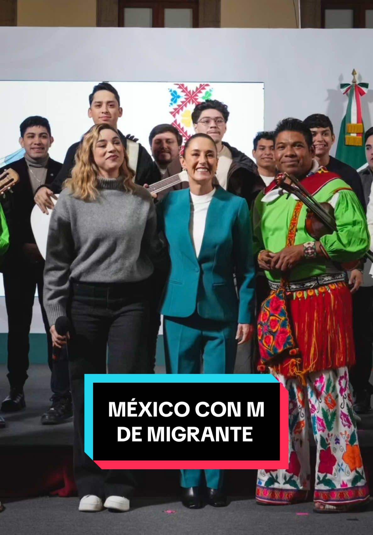 El Himno Migrante es un regalo que preparamos con amor para nuestras paisanas y paisanos que están en Estados Unidos. Aprópiense de este tema que llena el corazón y nos hace sentir orgullosos. México también se escribe con M de migrante. #migrantes #mexico #fyp #presidentA #eu 