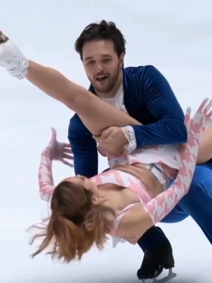 #patinajesobrehielo🇷🇺⛸️ #lamadrerusia🇷🇺 #skatergirl #parejas 